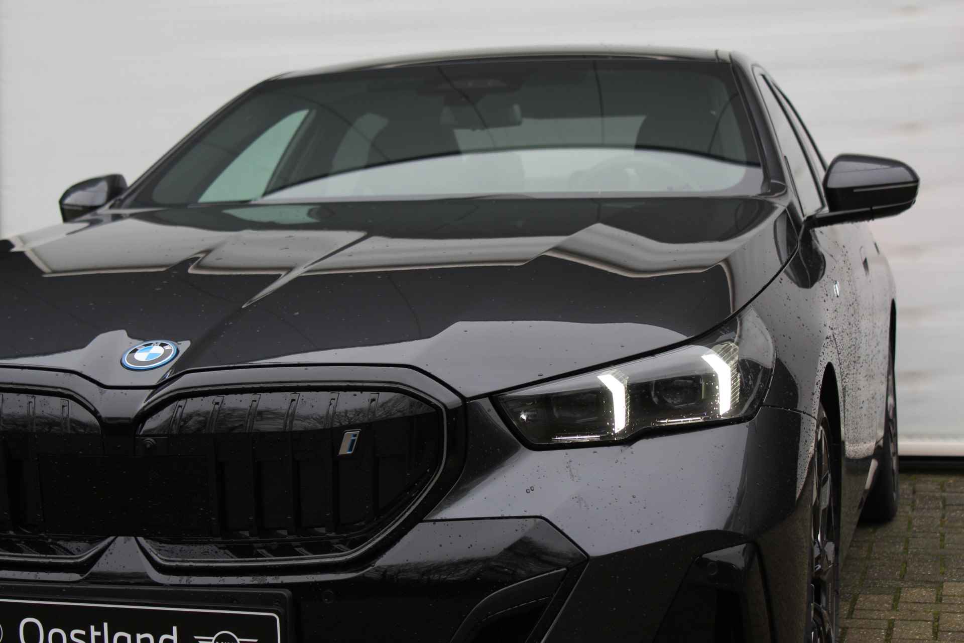 BMW i5 eDrive40 High Executive M Sport 84 kWh / Panoramadak / Parking Assistant Professional / Adaptieve LED / Stoelventilatie / Driving Assistant Professional / Comfort Access - 22/29
