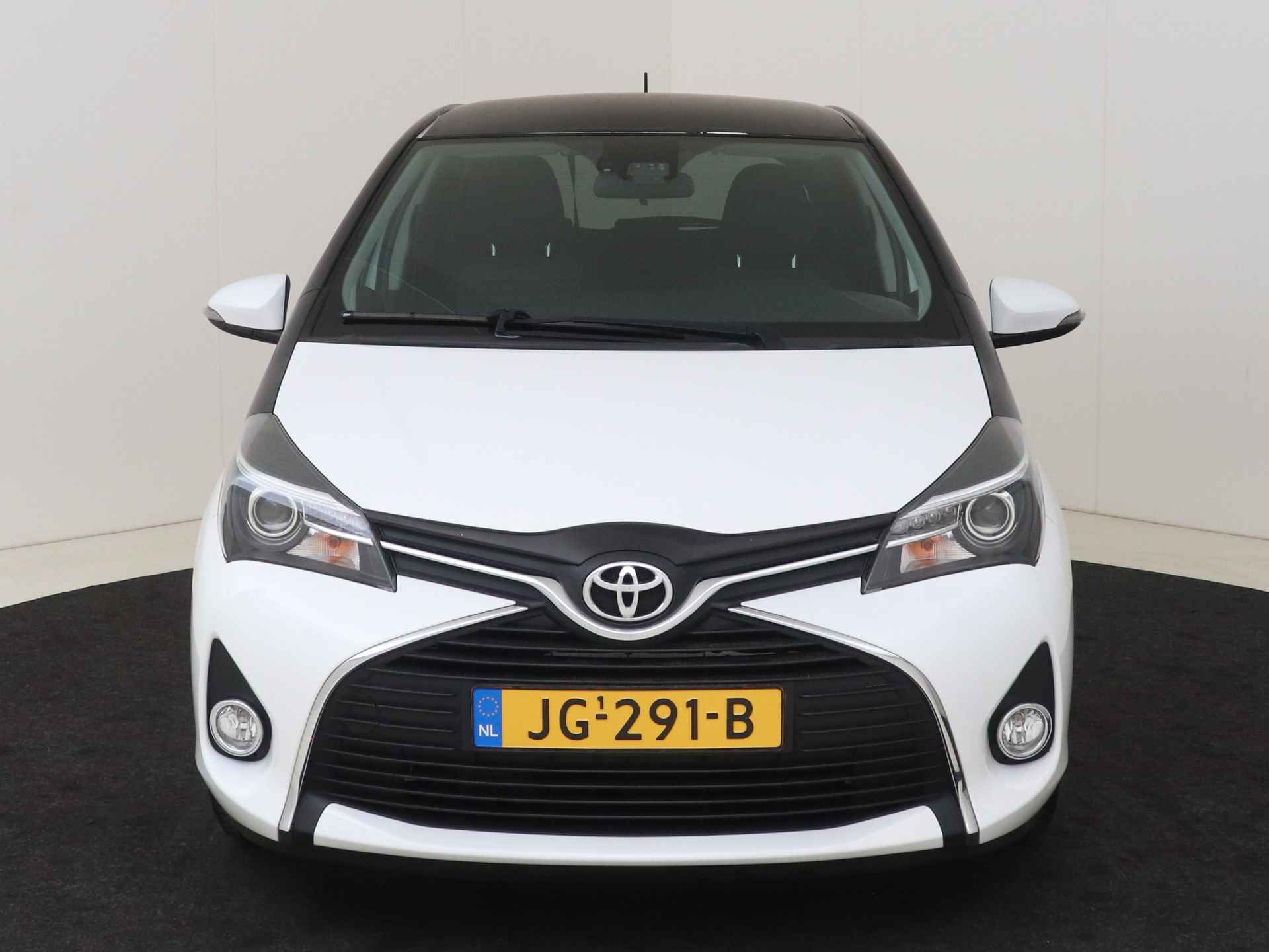 Toyota Yaris 1.3 VVT-i Trend Bi-Tone I Navigatie I Climate Control I Cruise Control I Camera I USB I LM Velgen I 1e Eigenaar I - 28/47