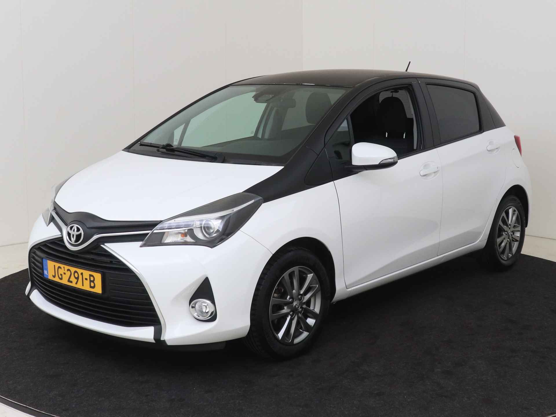 Toyota Yaris 1.3 VVT-i Trend Bi-Tone I Navigatie I Climate Control I Cruise Control I Camera I USB I LM Velgen I 1e Eigenaar I - 29/47