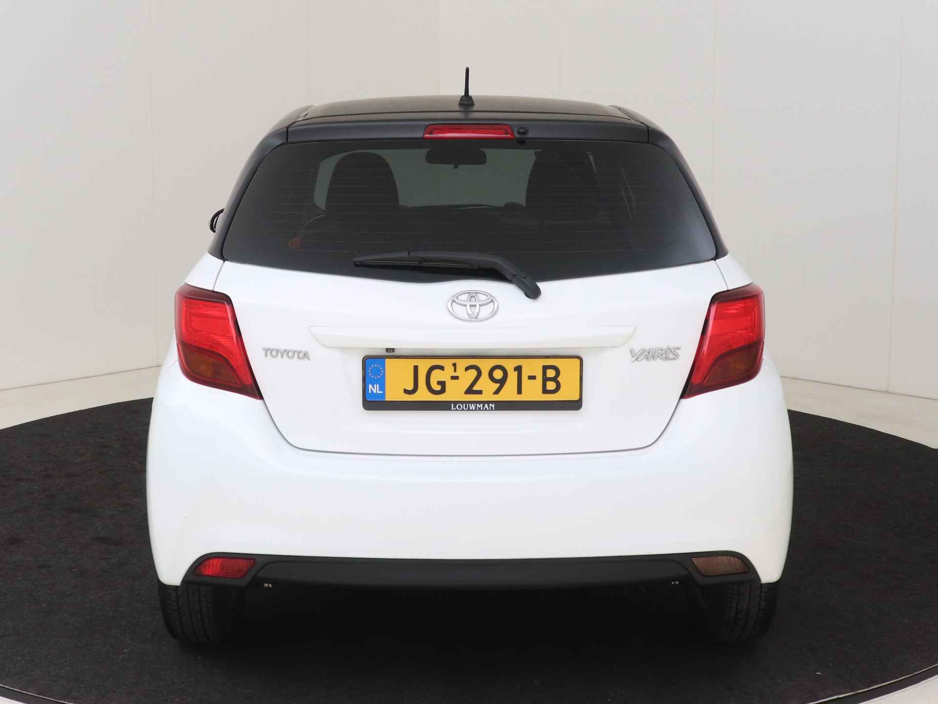 Toyota Yaris 1.3 VVT-i Trend Bi-Tone I Navigatie I Climate Control I Cruise Control I Camera I USB I LM Velgen I 1e Eigenaar I - 30/47