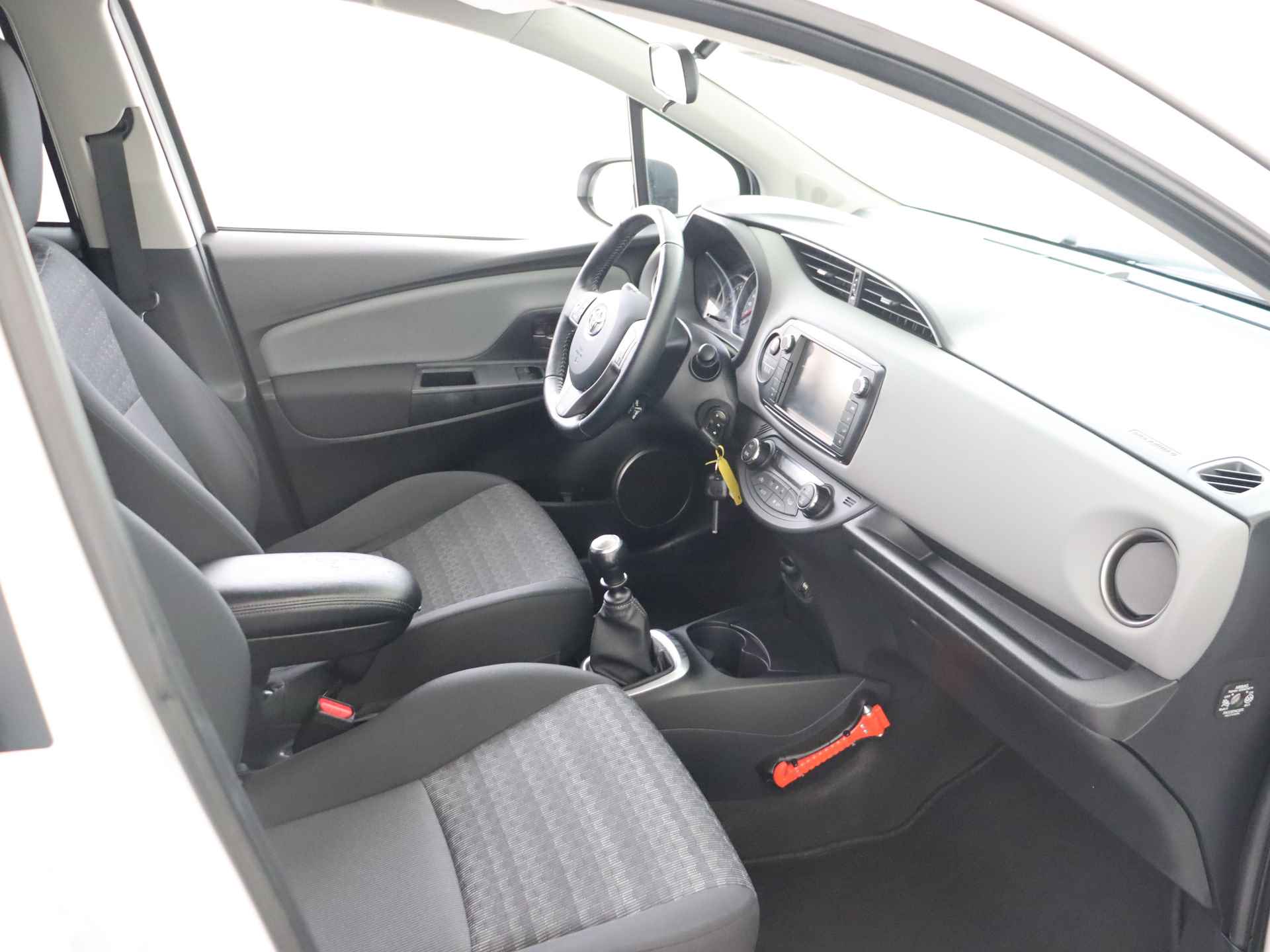 Toyota Yaris 1.3 VVT-i Trend Bi-Tone I Navigatie I Climate Control I Cruise Control I Camera I USB I LM Velgen I 1e Eigenaar I - 31/47