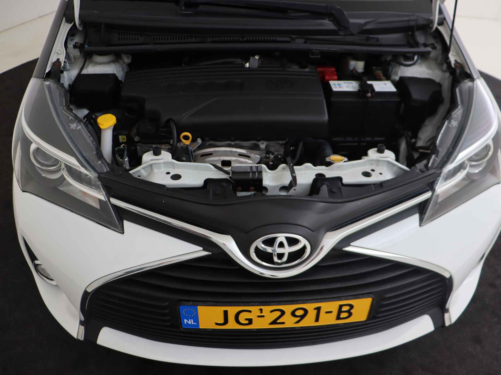 Toyota Yaris 1.3 VVT-i Trend Bi-Tone I Navigatie I Climate Control I Cruise Control I Camera I USB I LM Velgen I 1e Eigenaar I - 41/47