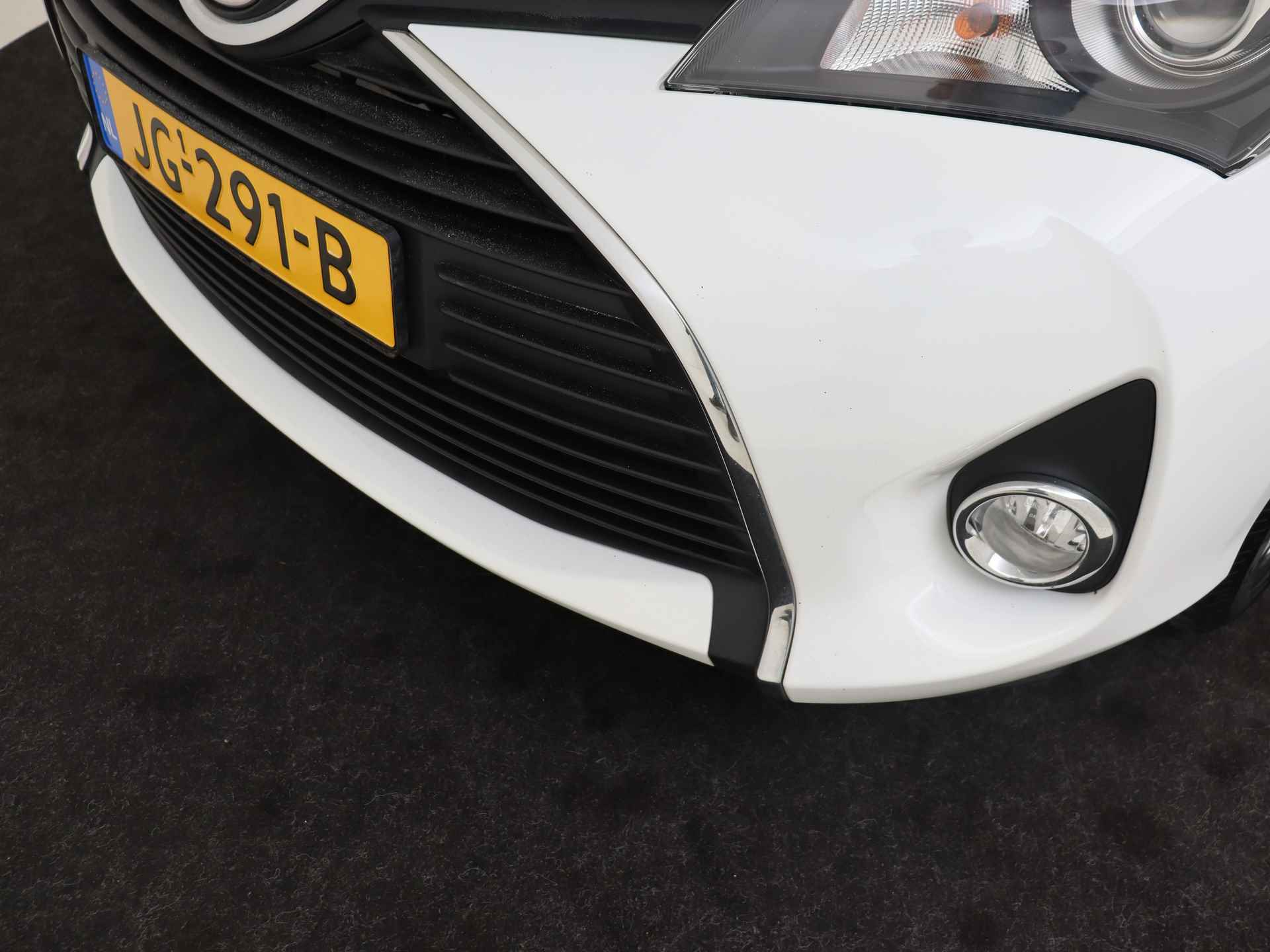 Toyota Yaris 1.3 VVT-i Trend Bi-Tone I Navigatie I Climate Control I Cruise Control I Camera I USB I LM Velgen I 1e Eigenaar I - 43/47