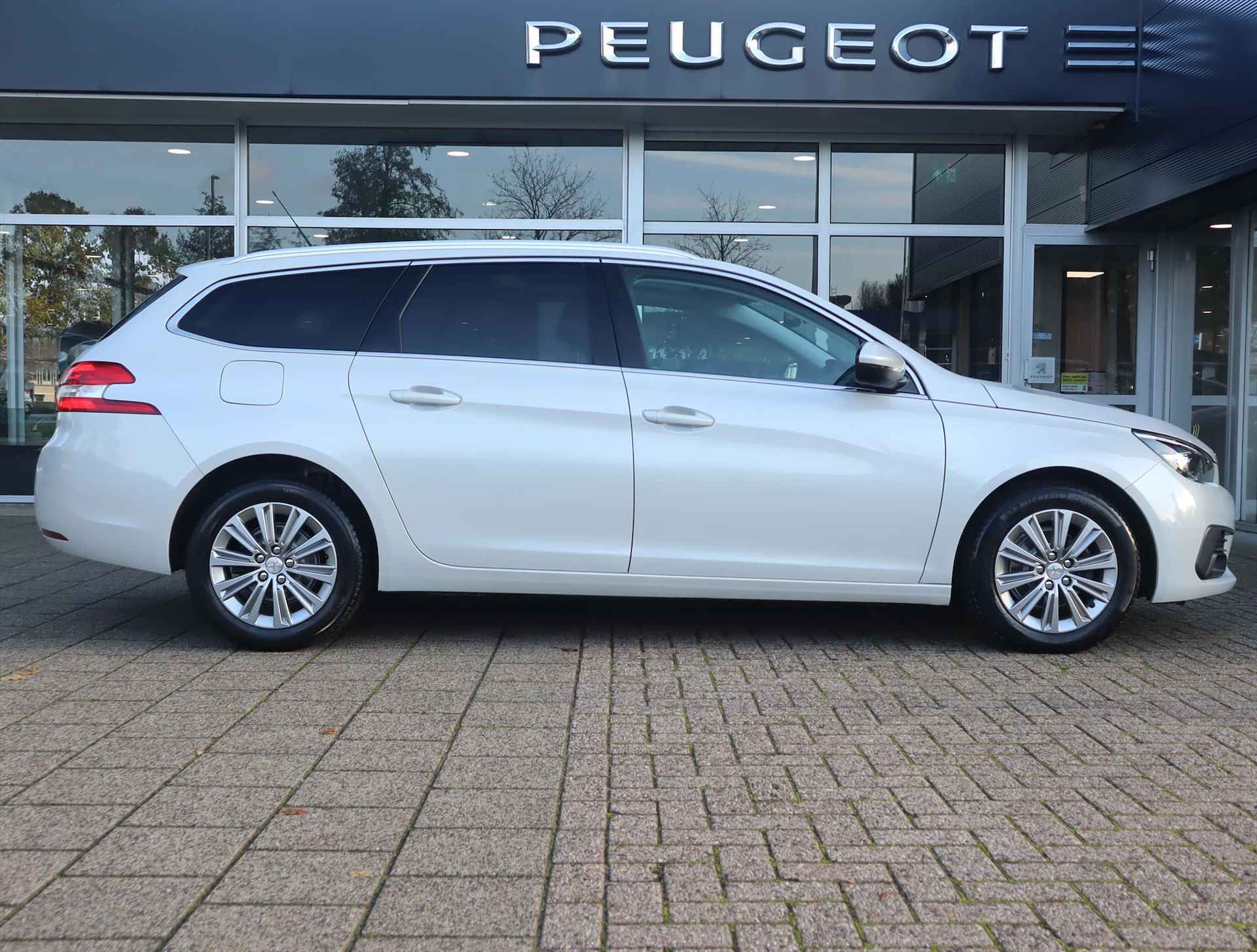 PEUGEOT 308 Sw Allure PureTech 130pk S&S, Rijklaarprijs, Navigatie Camera Panoramadak Trekhaak - 3/60