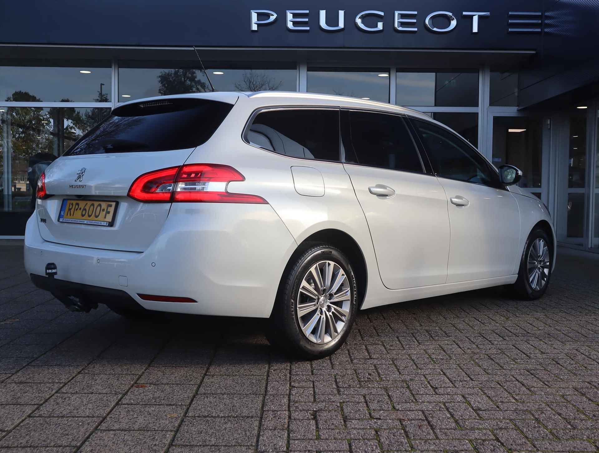 PEUGEOT 308 Sw Allure PureTech 130pk S&S, Rijklaarprijs, Navigatie Camera Panoramadak Trekhaak - 4/60