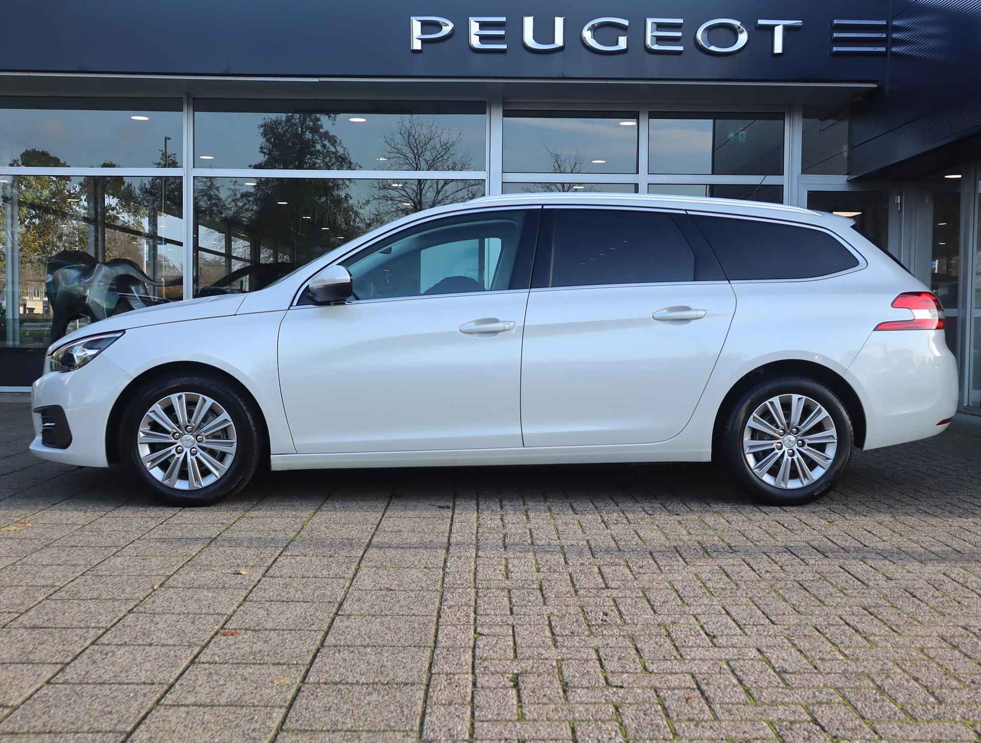 PEUGEOT 308 Sw Allure PureTech 130pk S&S, Rijklaarprijs, Navigatie Camera Panoramadak Trekhaak - 2/60