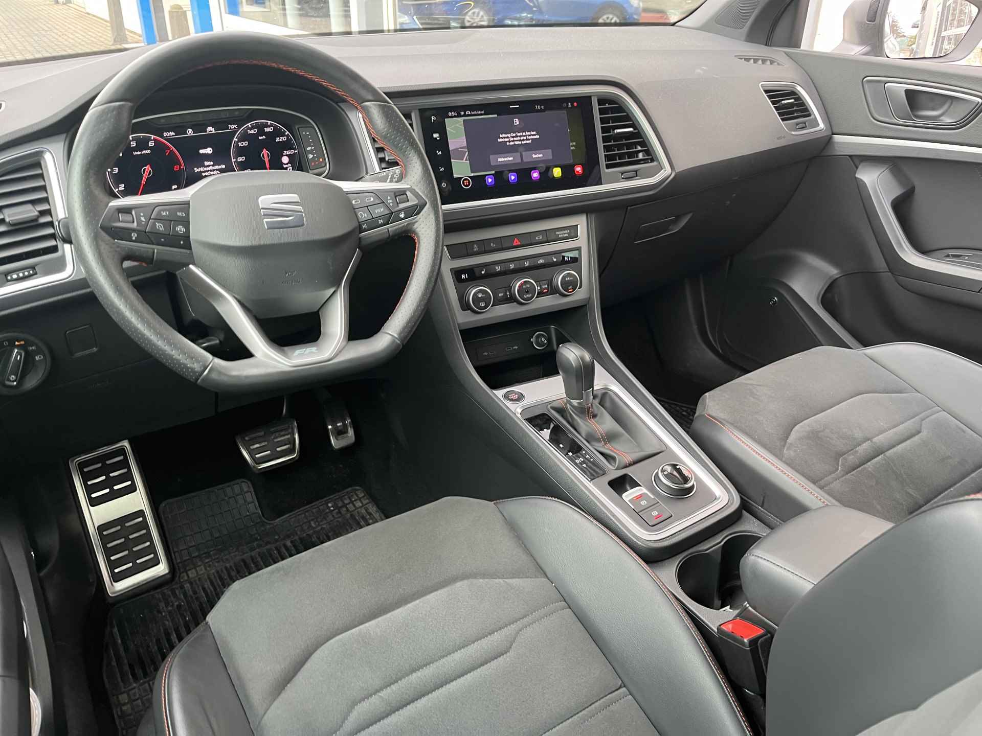 SEAT Ateca 1.5 TSI FR Business Intense / AUTOMAAT/ TREKHAAK/ BEATS AUDIO/ 360 CAMERA/ PARK. SENSOREN/ MATRIX/ KEYLESS/ MEMORY SEATS/ DODE HOEK/ STOEL-STUURVERWARM./ DCC/ ADAPT. CRUISE/ APP-CONNECT/ NAVI/ CLIMA/ DAB/ 19" LMV - 7/31