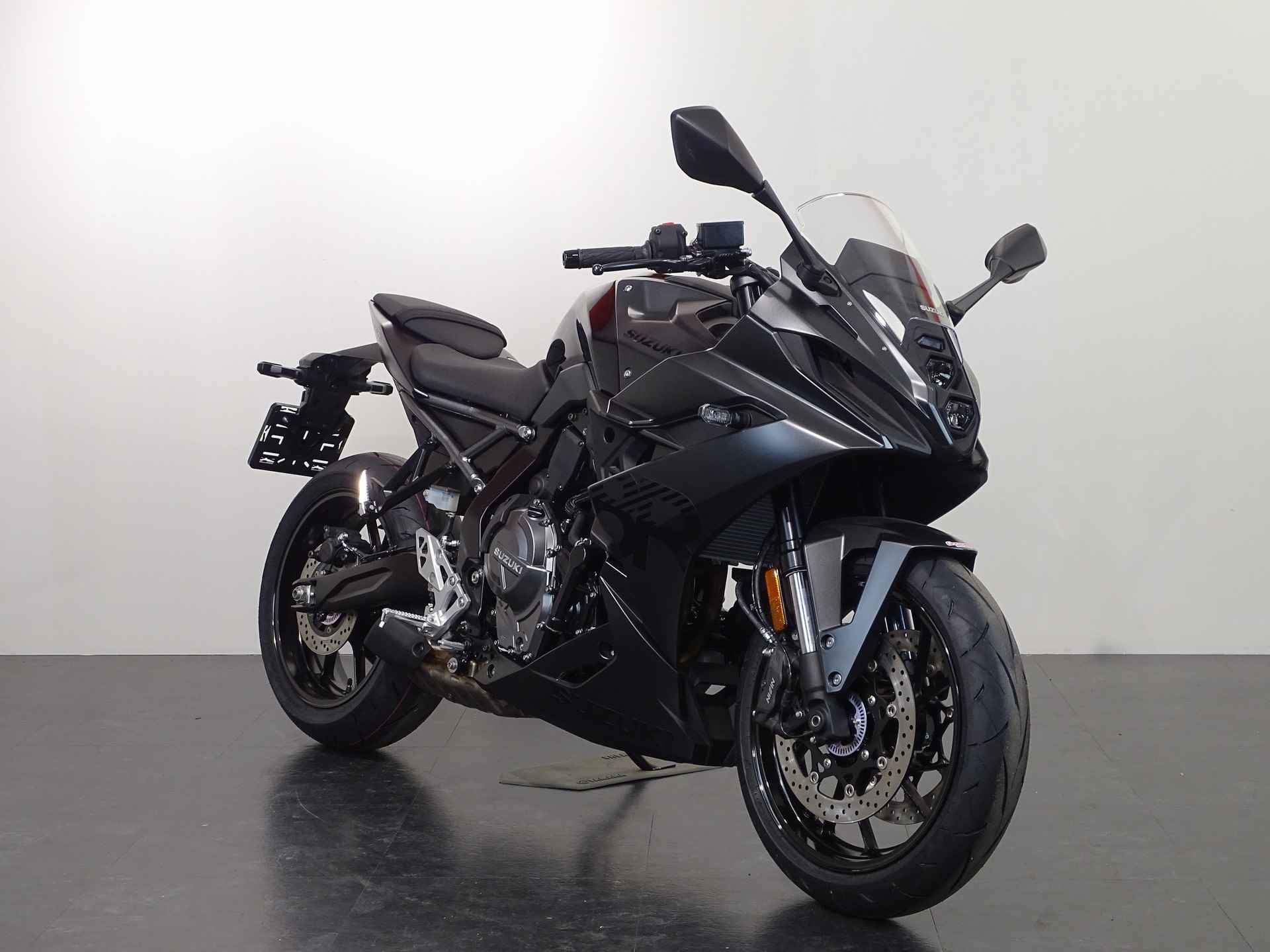 Suzuki GSX-8R - 11/11