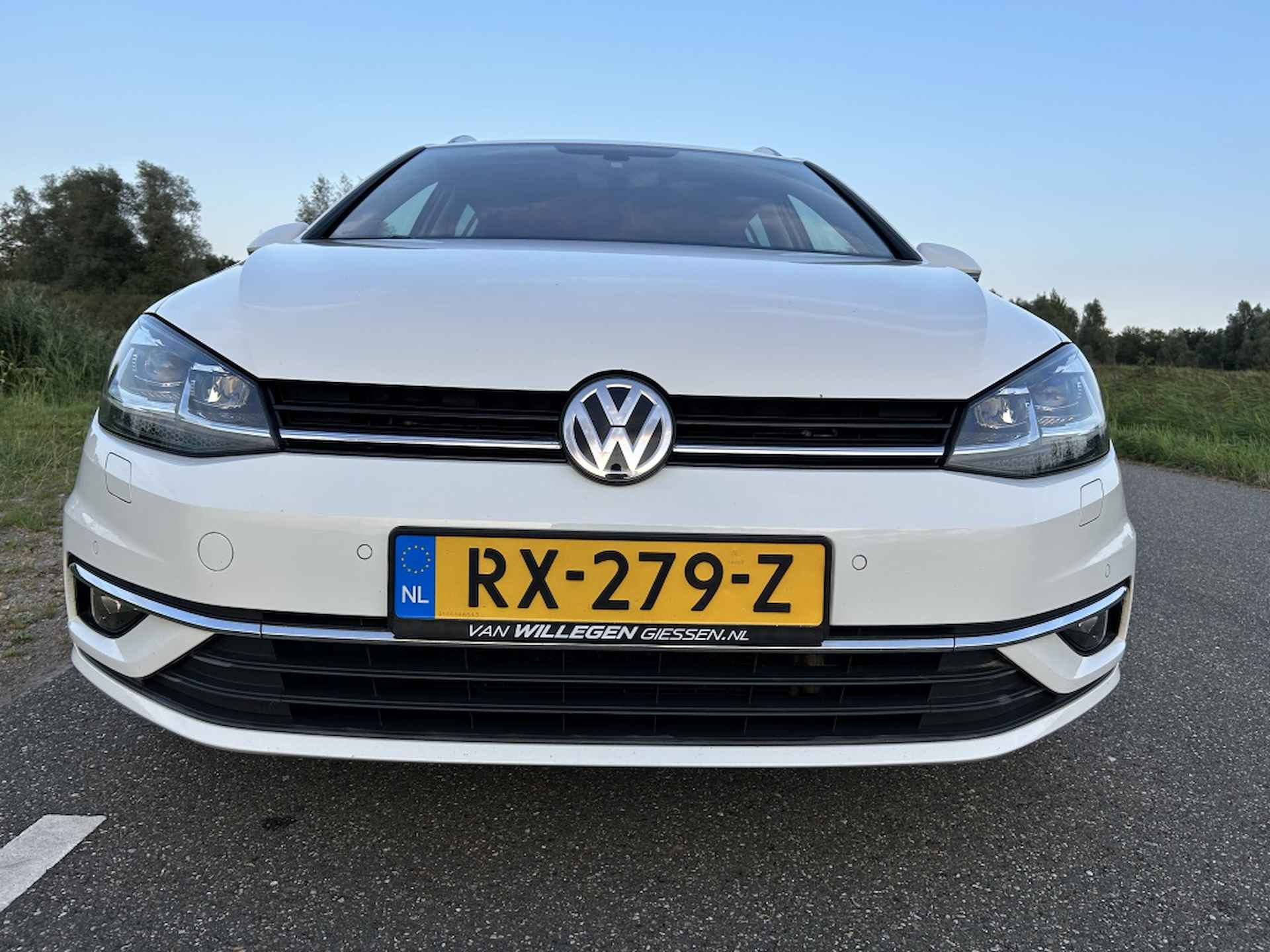 Volkswagen Golf Variant 1.5 TSI Hl R, Automaat, Navigatie, Rijklaar-Prijs - 14/38