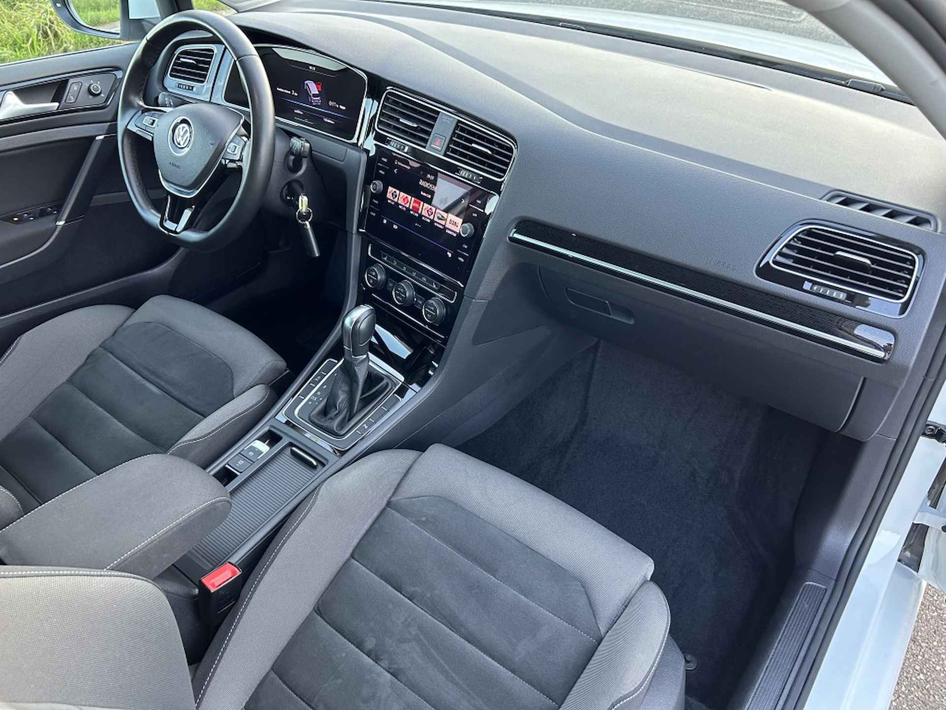 Volkswagen Golf Variant 1.5 TSI Hl R, Automaat, Navigatie, Rijklaar-Prijs - 33/38