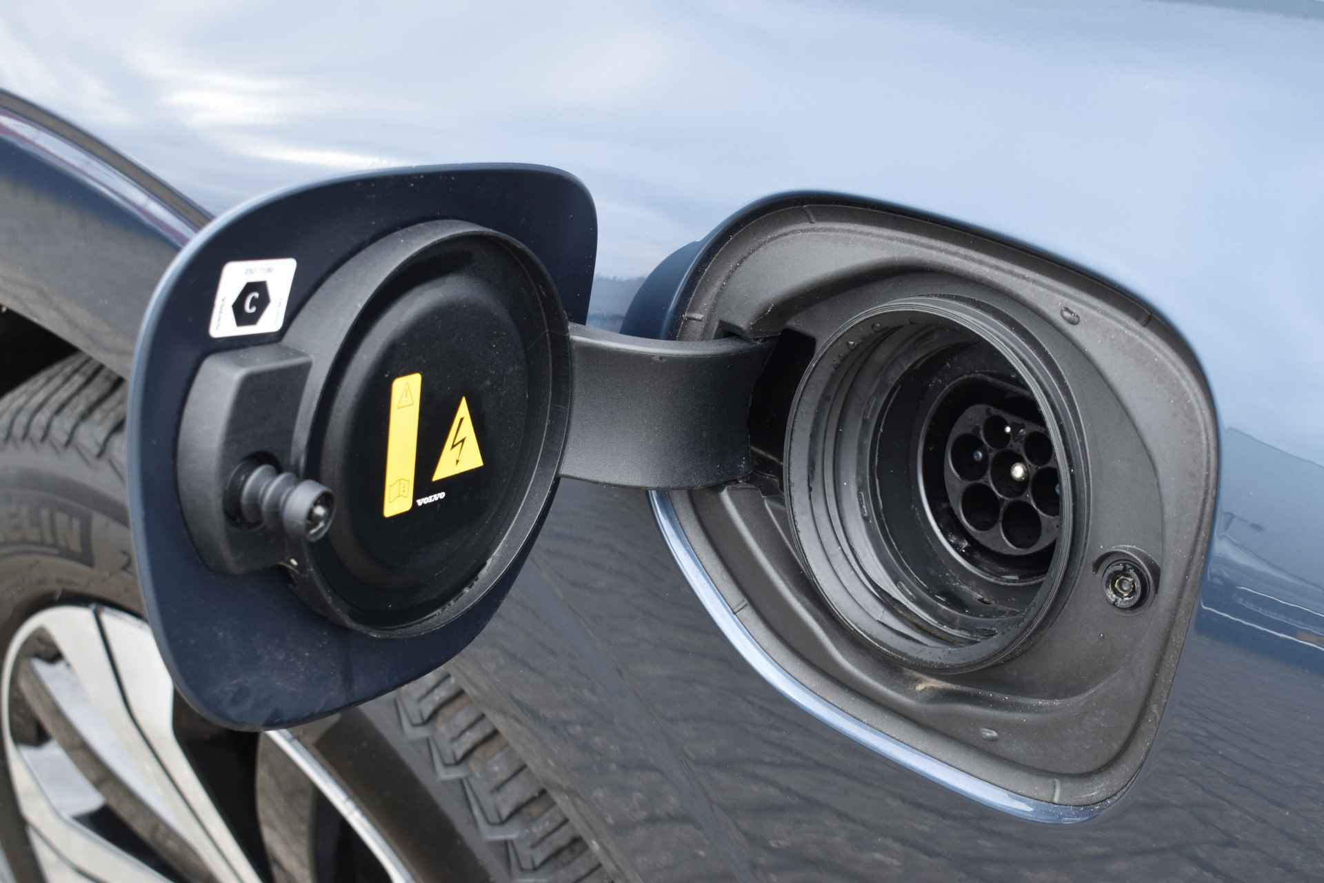 Volvo XC60 Recharge T6 AWD 350PK Plus Dark | BLIS | ACC | 19"LMV | Camera | Leder | Stoelverwarming | Panoramadak | - 7/47