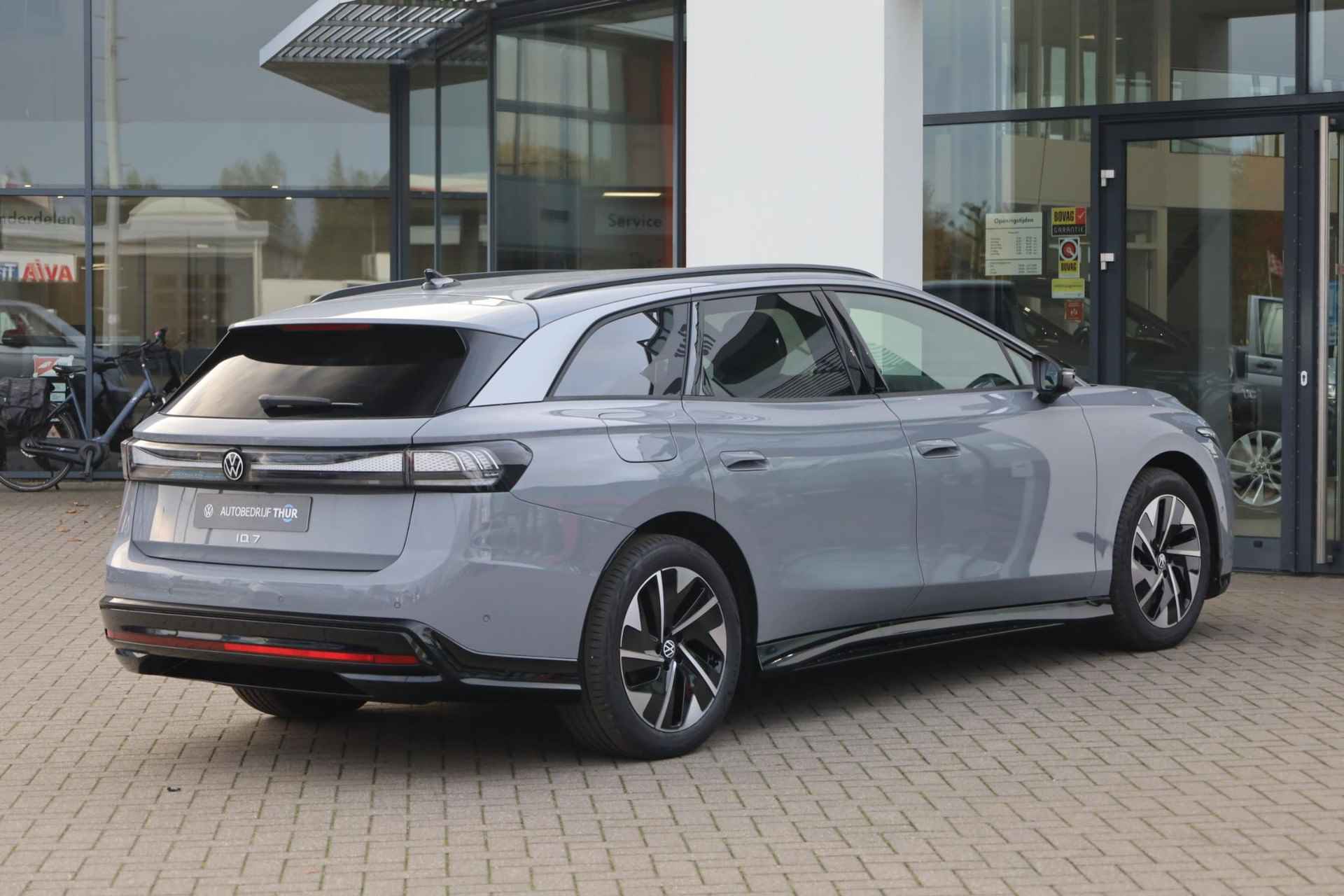 Volkswagen ID.7 Tourer Pro S Business 86 kWh 268PK /210kW LED Matrix IQ.Light, alcantara interieur, premium audio installatie, draadloos Apple Carplay & Android Auto, verwarmbare voorstoelen + achterbank, head-up display, 3-zone Climatronic airconditioning, adaptive cruise control met Stop&Go en stuurhulp, dodehoekdetectie (Side Assist), voorstoelen met ventilatie en massagefunctie, autonome parkeerfunctie, navigatie, verwarmbare voorruit, draadloos telefoon laden, 19'' LMV - 2/44