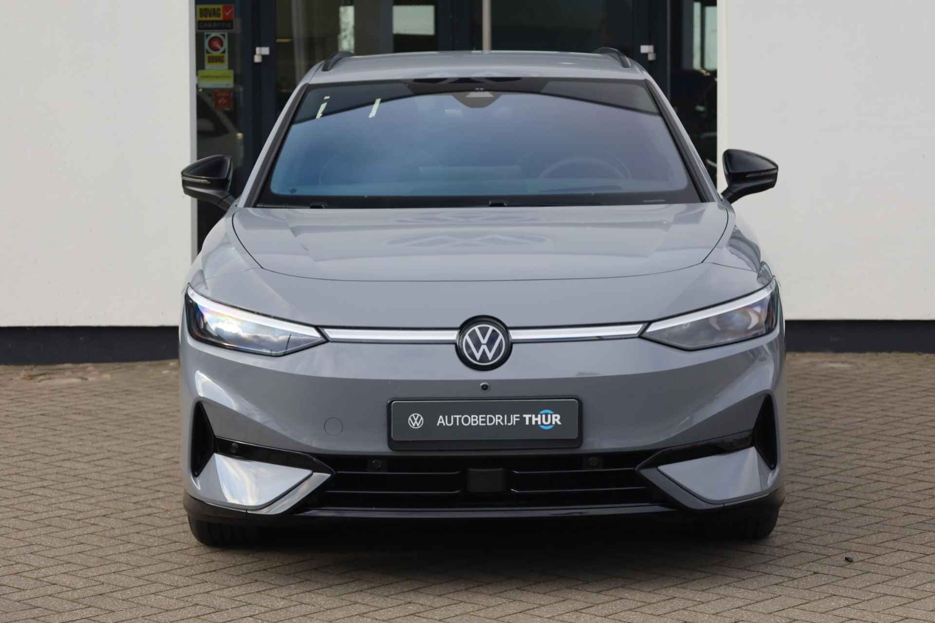 Volkswagen ID.7 Tourer Pro S Business 86 kWh 268PK /210kW LED Matrix IQ.Light, alcantara interieur, premium audio installatie, draadloos Apple Carplay & Android Auto, verwarmbare voorstoelen + achterbank, head-up display, 3-zone Climatronic airconditioning, adaptive cruise control met Stop&Go en stuurhulp, dodehoekdetectie (Side Assist), voorstoelen met ventilatie en massagefunctie, autonome parkeerfunctie, navigatie, verwarmbare voorruit, draadloos telefoon laden, 19'' LMV - 3/44