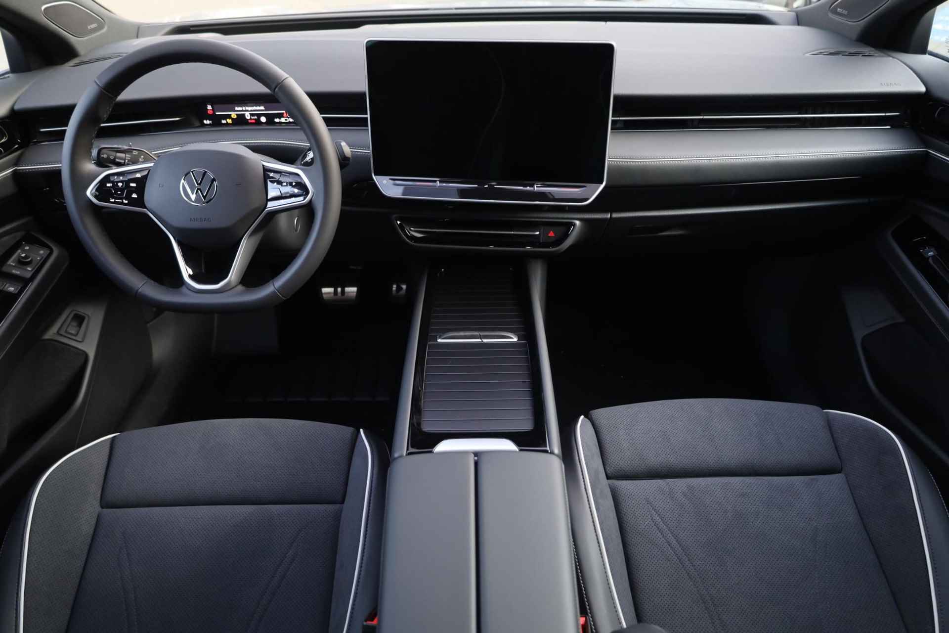 Volkswagen ID.7 Tourer Pro S Business 86 kWh 268PK /210kW LED Matrix IQ.Light, alcantara interieur, premium audio installatie, draadloos Apple Carplay & Android Auto, verwarmbare voorstoelen + achterbank, head-up display, 3-zone Climatronic airconditioning, adaptive cruise control met Stop&Go en stuurhulp, dodehoekdetectie (Side Assist), voorstoelen met ventilatie en massagefunctie, autonome parkeerfunctie, navigatie, verwarmbare voorruit, draadloos telefoon laden, 19'' LMV - 4/44