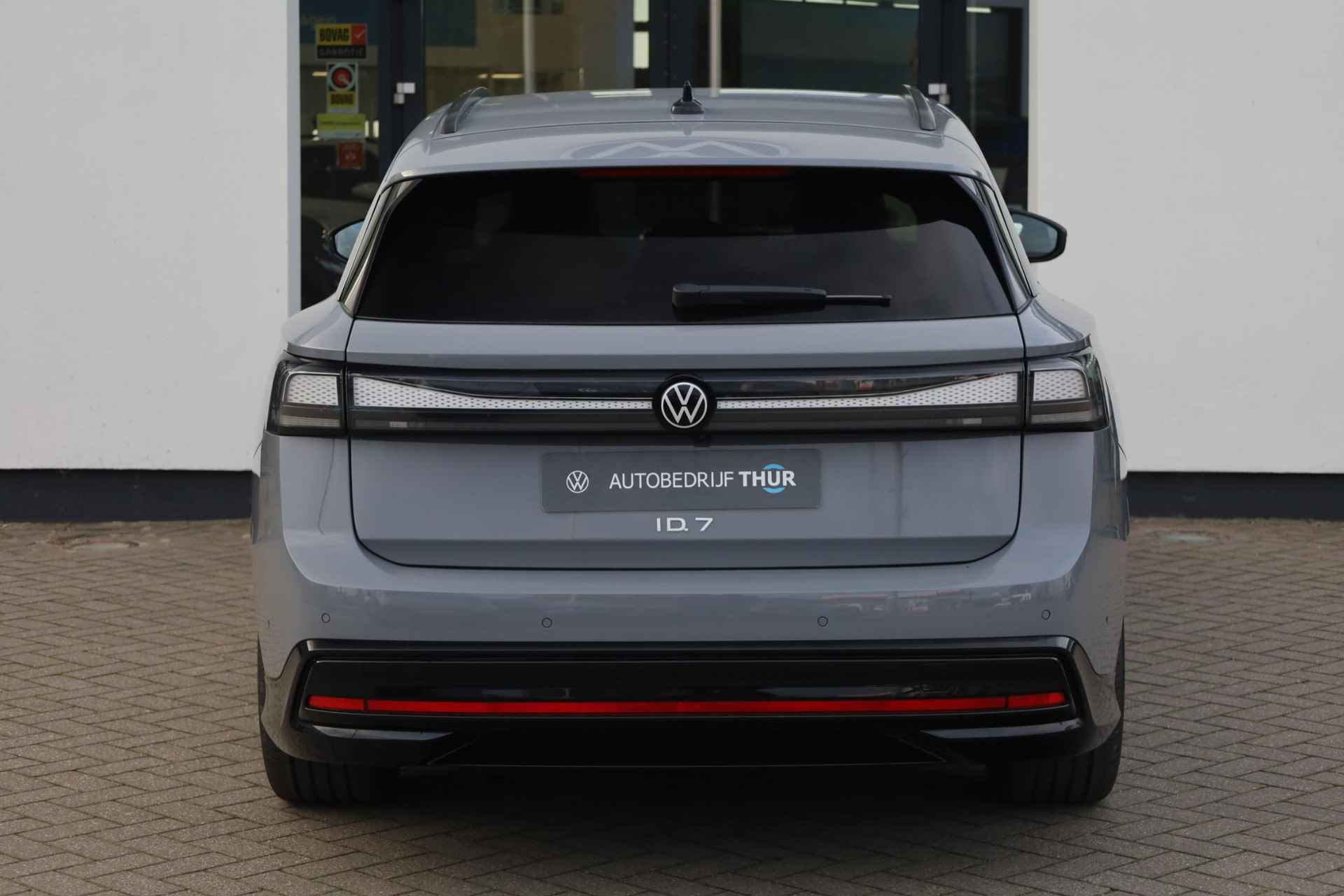 Volkswagen ID.7 Tourer Pro S Business 86 kWh 268PK /210kW LED Matrix IQ.Light, alcantara interieur, premium audio installatie, draadloos Apple Carplay & Android Auto, verwarmbare voorstoelen + achterbank, head-up display, 3-zone Climatronic airconditioning, adaptive cruise control met Stop&Go en stuurhulp, dodehoekdetectie (Side Assist), voorstoelen met ventilatie en massagefunctie, autonome parkeerfunctie, navigatie, verwarmbare voorruit, draadloos telefoon laden, 19'' LMV - 7/44