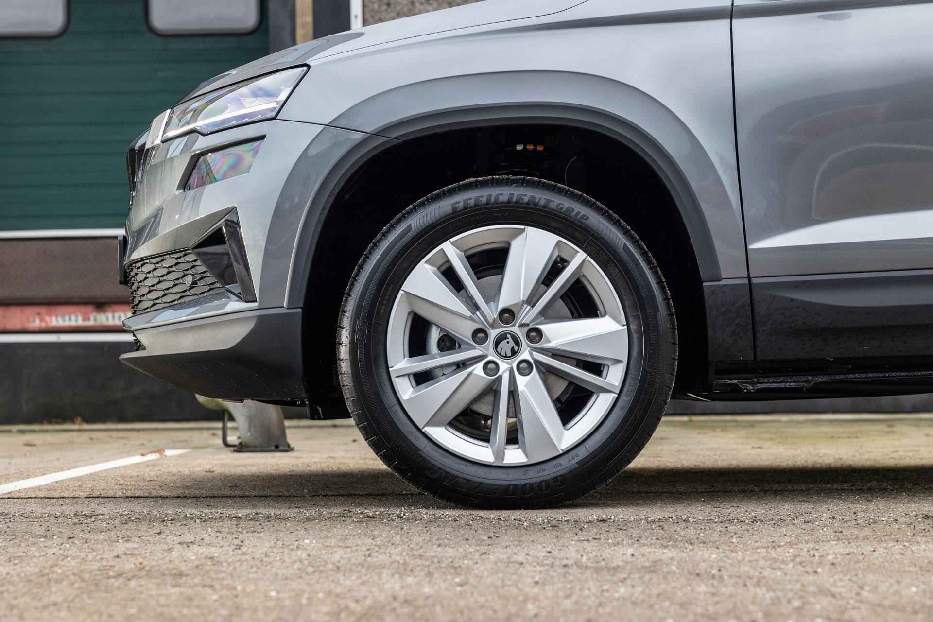 Skoda Karoq 1.0 TSI 115pk Business Edition | Navigatie Pakket | 17" Velgen - 29/44