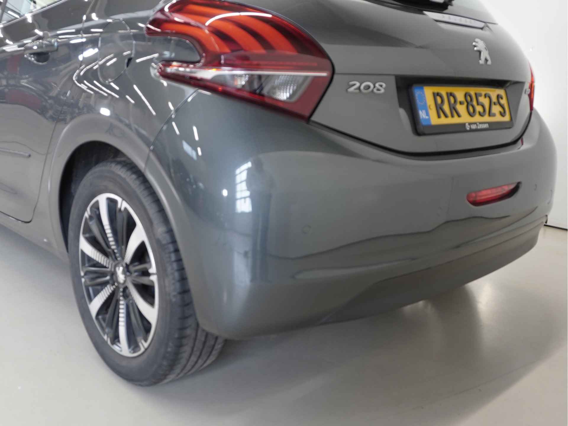 Peugeot 208 1.2 PureTech Allure | Camera | Climate | 16" velgen | Navi | 1e Eigenaar | NL Auto | Rijklaarprijs - 5/51