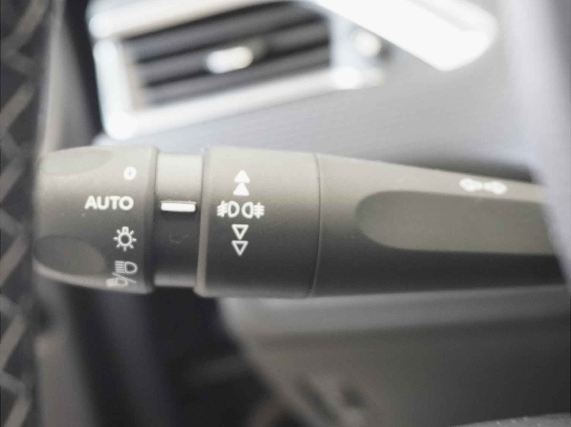 Peugeot 208 1.2 PureTech Allure | Camera | Climate | 16" velgen | Navi | 1e Eigenaar | NL Auto | Rijklaarprijs - 24/51