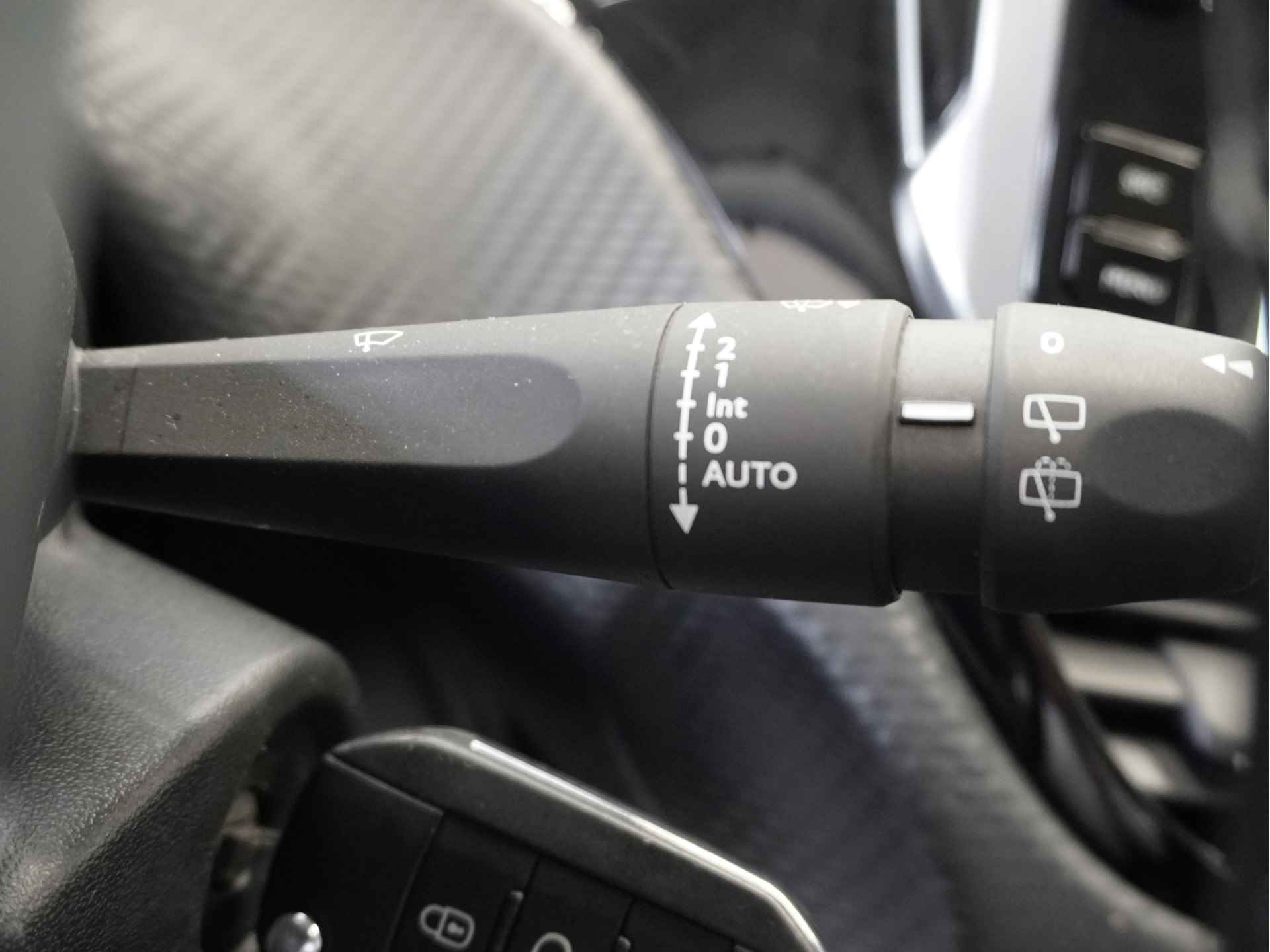 Peugeot 208 1.2 PureTech Allure | Camera | Climate | 16" velgen | Navi | 1e Eigenaar | NL Auto | Rijklaarprijs - 25/51