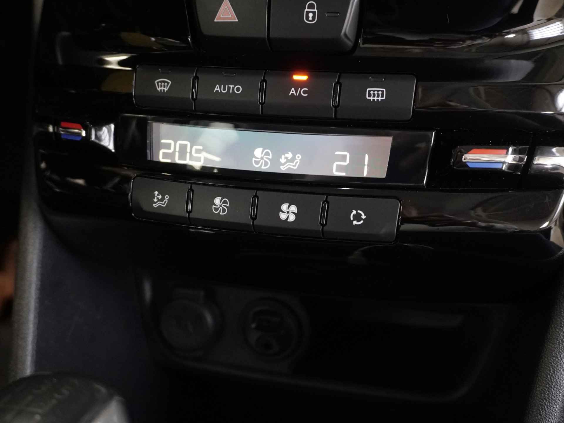 Peugeot 208 1.2 PureTech Allure | Camera | Climate | 16" velgen | Navi | 1e Eigenaar | NL Auto | Rijklaarprijs - 45/51