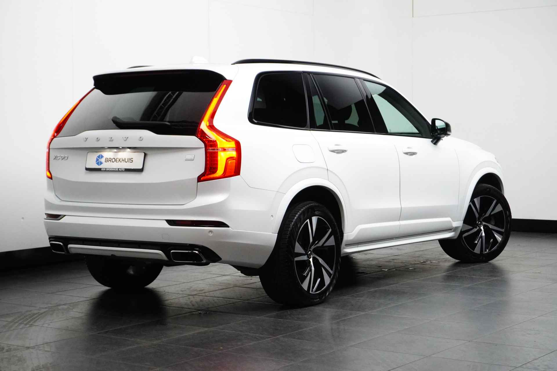 Volvo XC90 T8 Recharge AWD R-Design | Luchtvering | Adaptive Cruise | Harman/Kardon | 360° Camera | Panoramadak | 20-Inch | Trekhaak | BLIS - 6/37