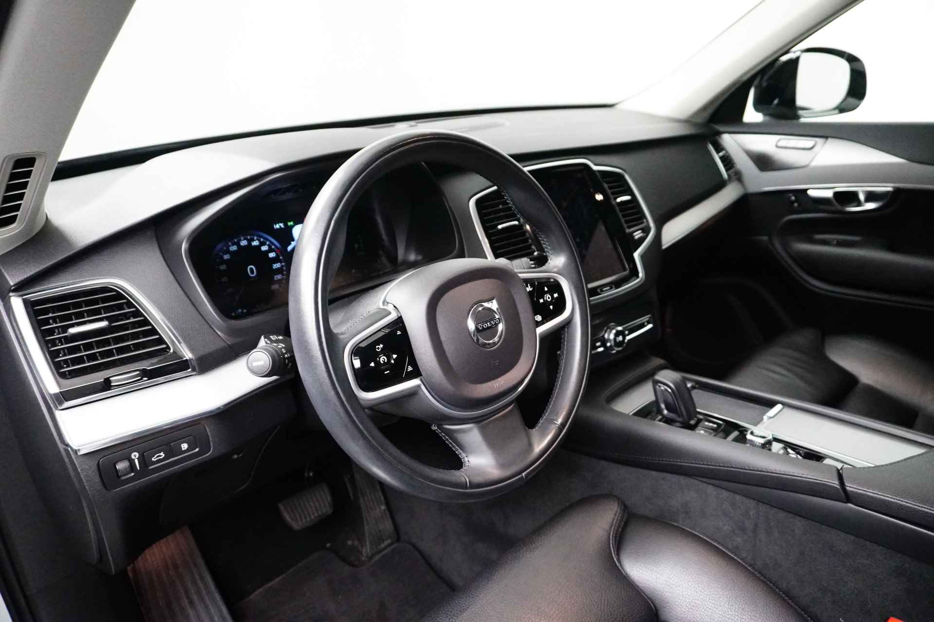 Volvo XC90 T8 Recharge AWD R-Design | Luchtvering | Adaptive Cruise | Harman/Kardon | 360° Camera | Panoramadak | 20-Inch | Trekhaak | BLIS - 17/37