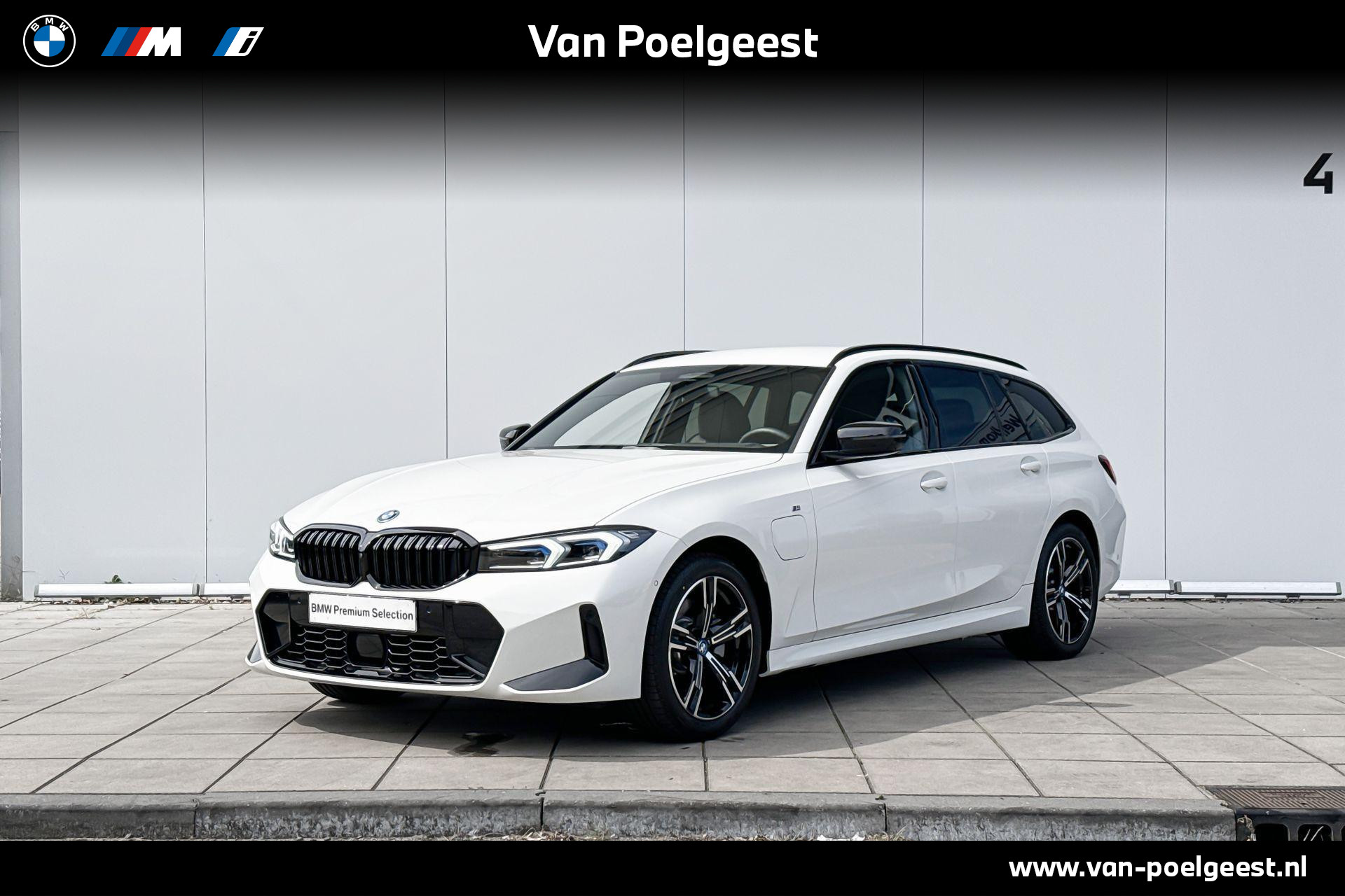 BMW 3 Serie Touring 330e xDrive M-Sport / Driving Assistant Professional / Harman Kardon / Head-Up / Comfort Access /  Adaptief LED / Trekhaak Wegklapbaar / Stuurverwarming / Parking Assistant Plus