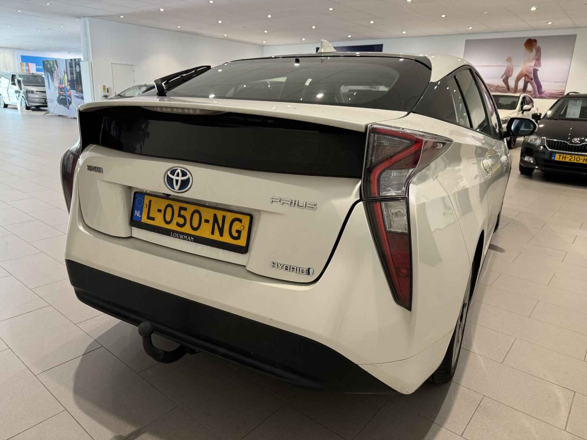 Toyota Prius 1.8 Dynamic | Navigatie | Airconditioning | Parkeersensoren | Budget | - 7/11