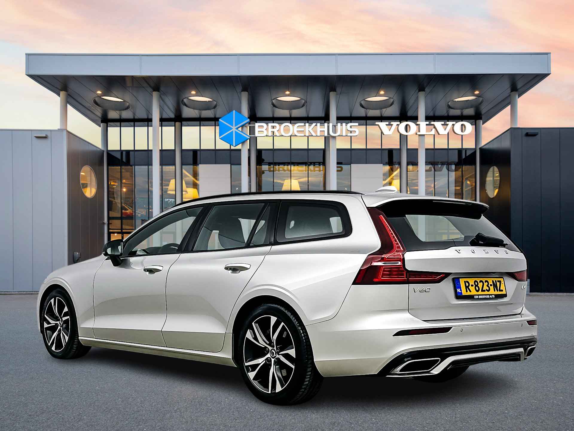 Volvo V60 B4 Plus Dark | Sportstoelen | Elektr. verst. best. stoel | Adaptieve cruise | BLIS | Stoelverwarming | Keyless - 5/30