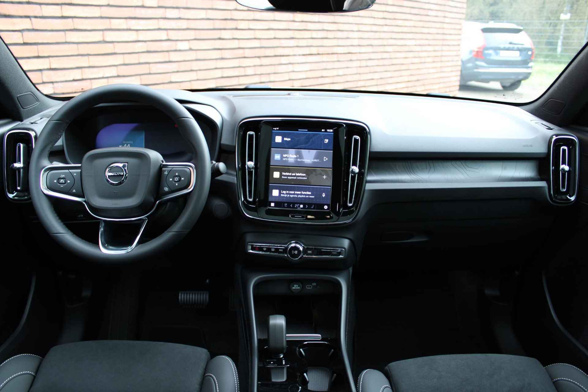 Volvo C40 Recharge Twin Ultimate, Harman/Kardon Premium Geluidssysteem, Panoramisch Schuif-/Kanteldak, Elektrisch Verstelbare Bestuurdersstoel Met Geheugenfunctie, Visual Park Assist Incl. 360° Parkeercamera, Extra Getint Glas Achter, 20" Lichtmetalen Velgen, Adaptieve Cruise Control Met Stuurhulp, Google Services, Verwarmbare Voorstoelen, Stuurwielverwarming - 4/21