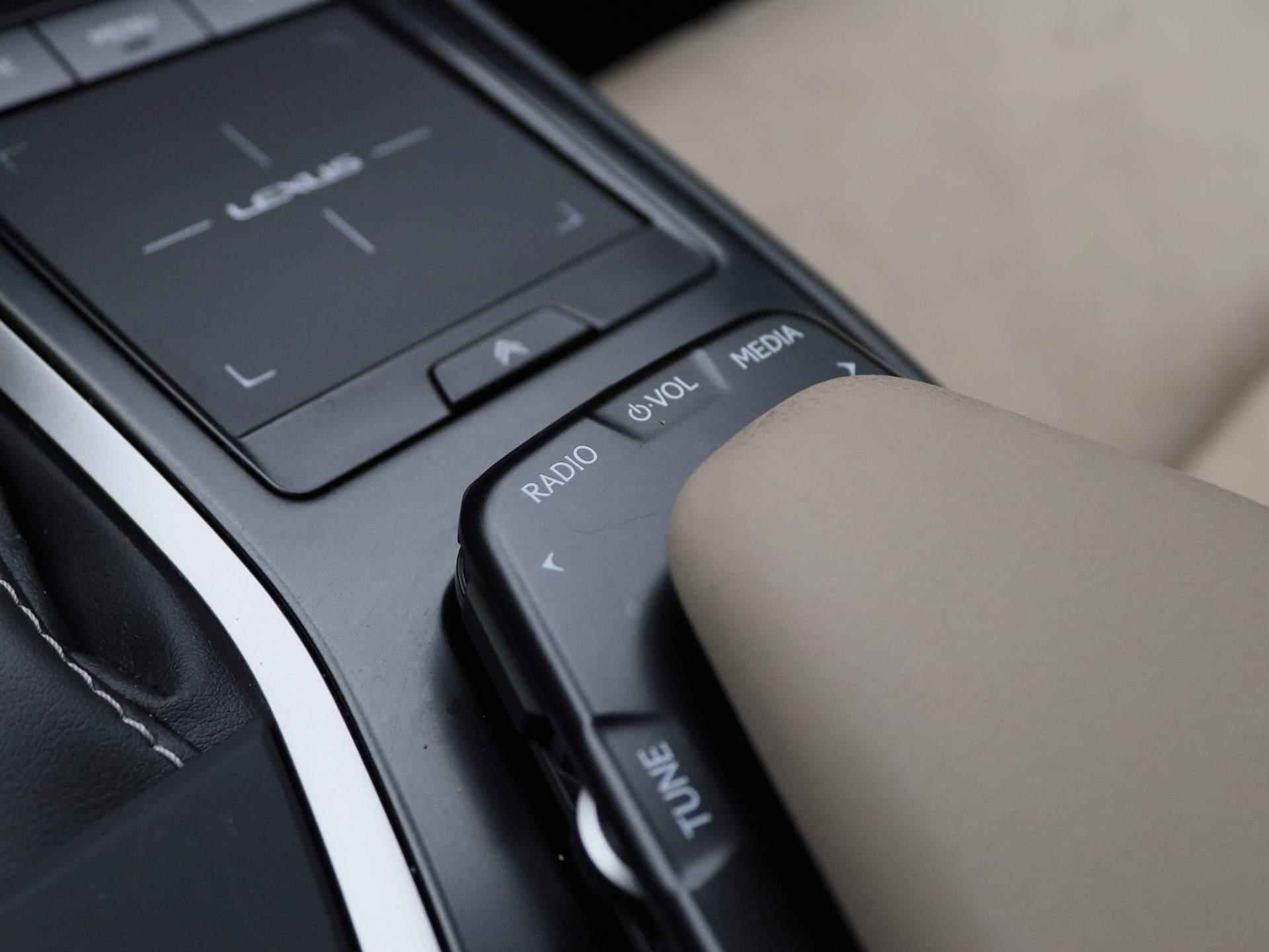 Lexus UX 250h Business Line | Navigatie | Climate Control | Camera | LED Verlichting | - 22/40