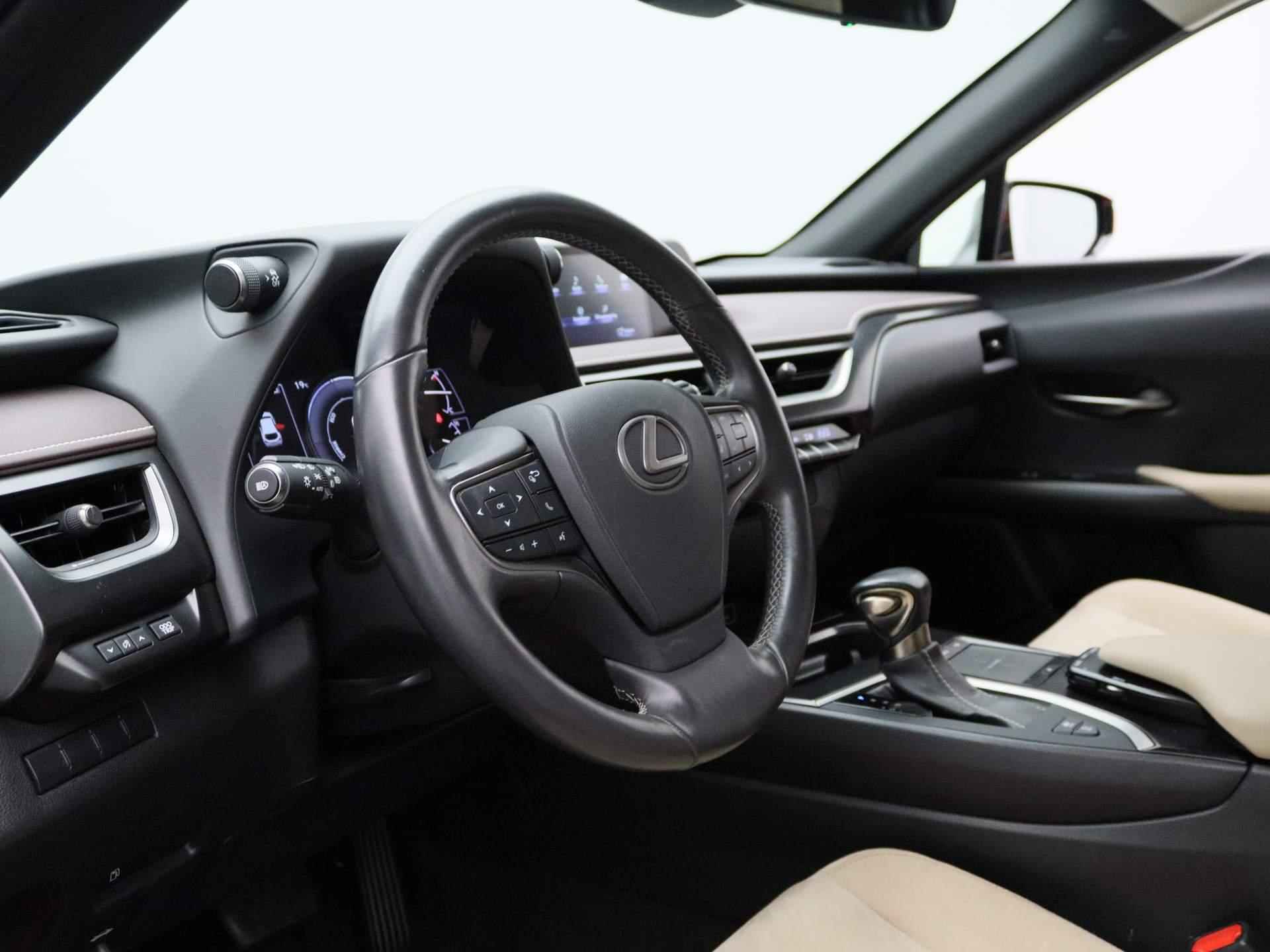 Lexus UX 250h Business Line | Navigatie | Climate Control | Camera | LED Verlichting | - 32/40