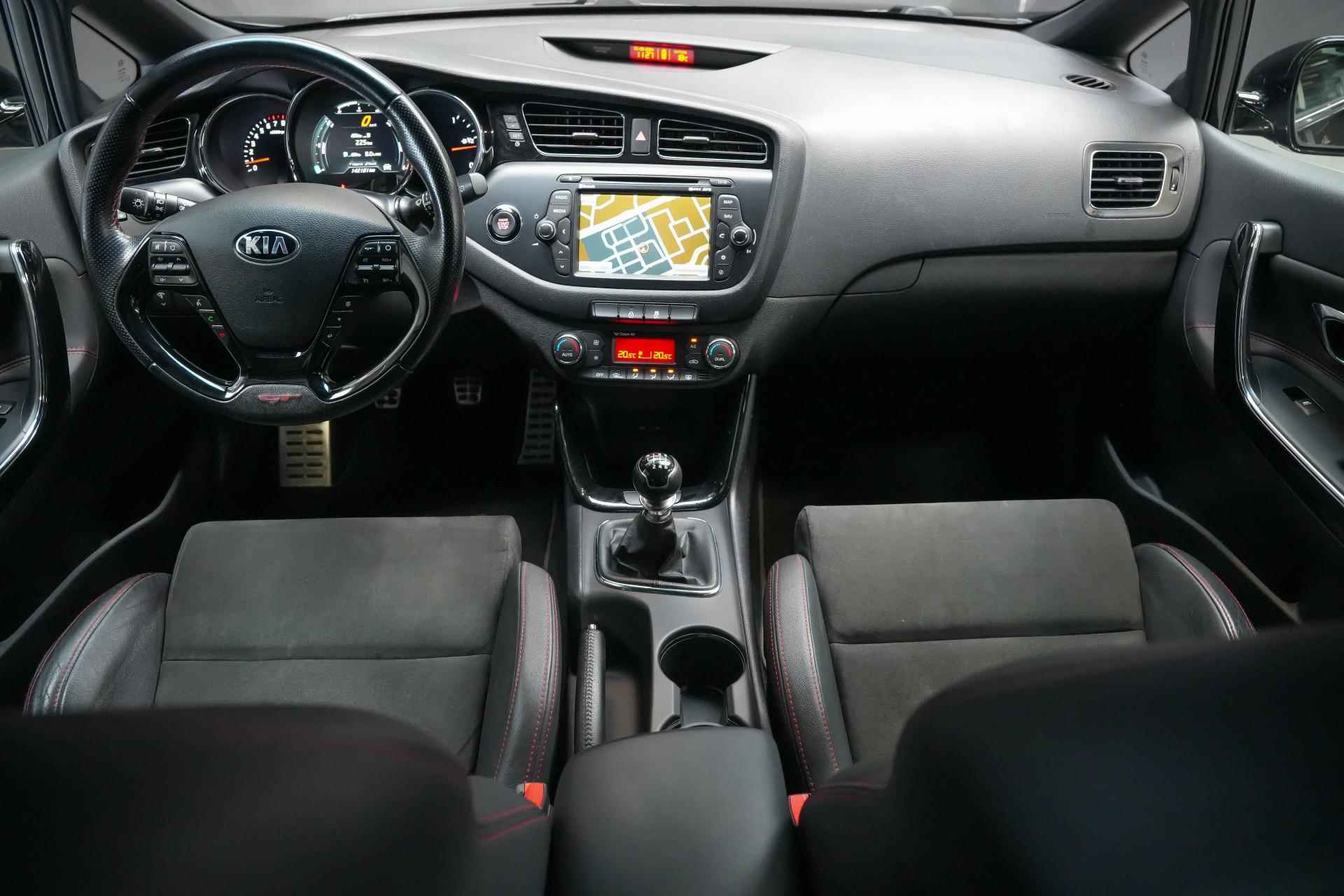 Kia cee'd 1.6 204pk GT |navigatie|half lederen sportstoelen|camera|keyless|dealer onderhouden| - 4/37