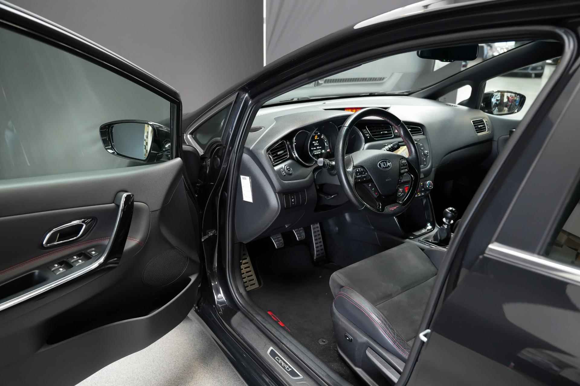 Kia cee'd 1.6 204pk GT |navigatie|half lederen sportstoelen|camera|keyless|dealer onderhouden| - 28/37