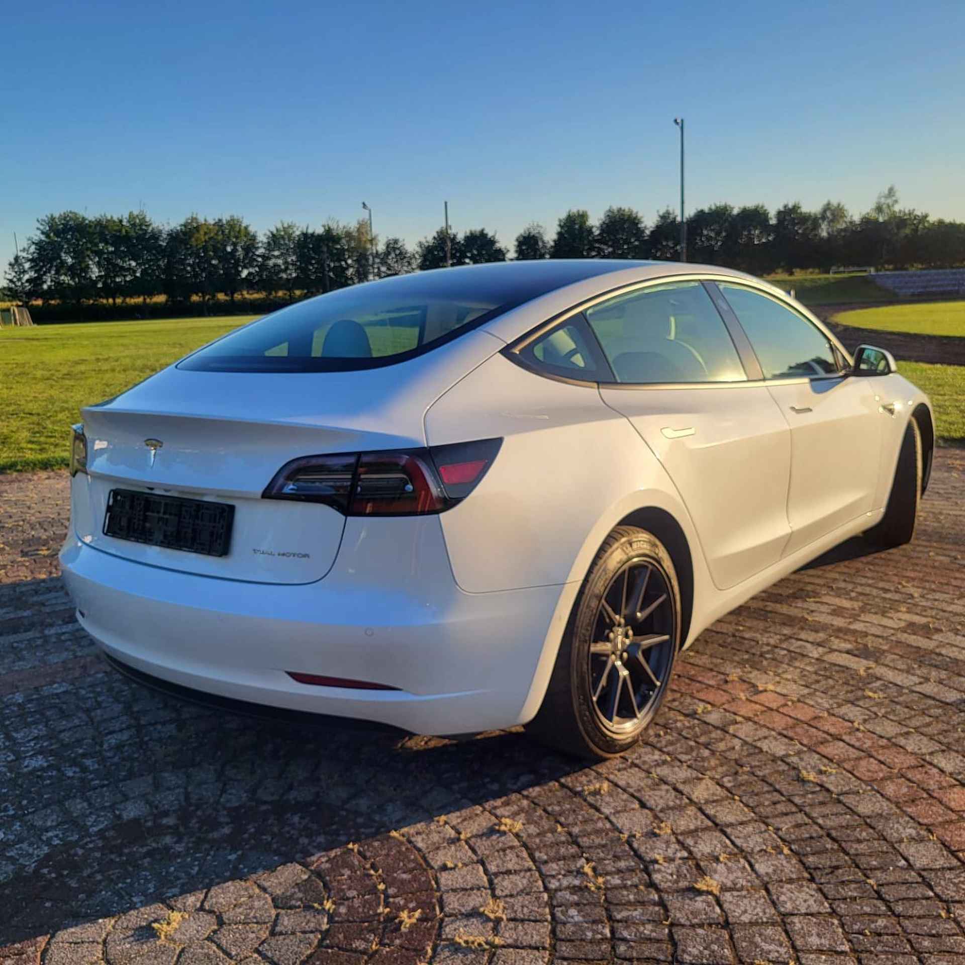 Tesla Model 3 Long Range AWD 75 kWh. 366kw. 497 PK. Dual Motor - 10/25