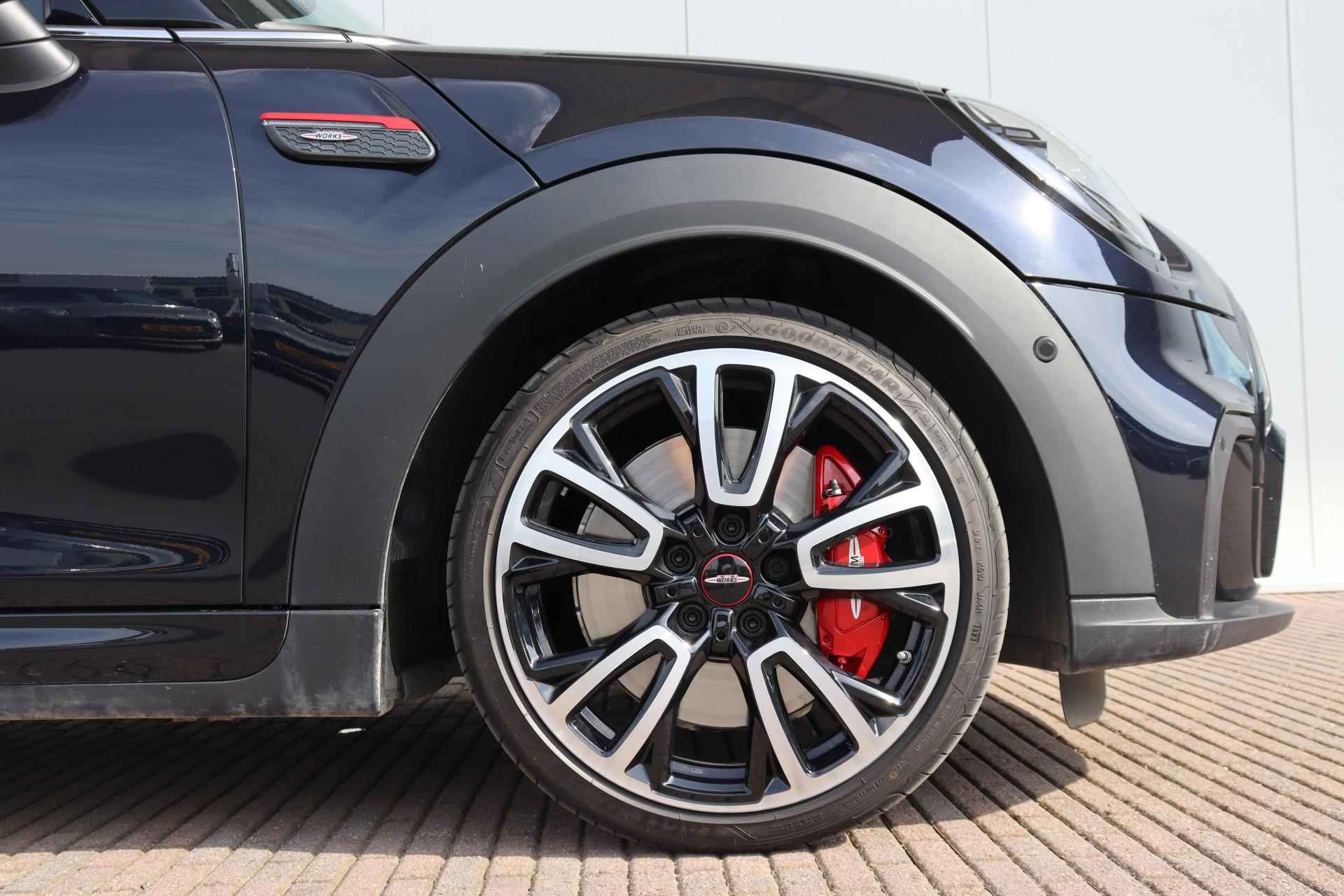 MINI 3-deurs John Cooper Works Aut. JCW trim / Clima / Navi / PDC / Achteruitrijcamera / Harman Kardon / Comfort Access / Pano Dak | Showroom Sale - 8/28