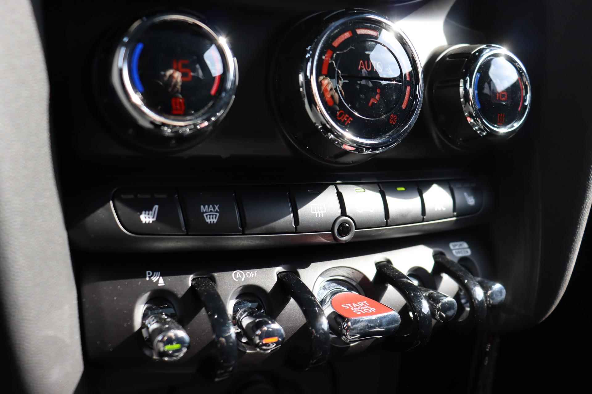 MINI 3-deurs John Cooper Works Aut. JCW trim / Clima / Navi / PDC / Achteruitrijcamera / Harman Kardon / Comfort Access / Pano Dak | Showroom Sale - 24/28