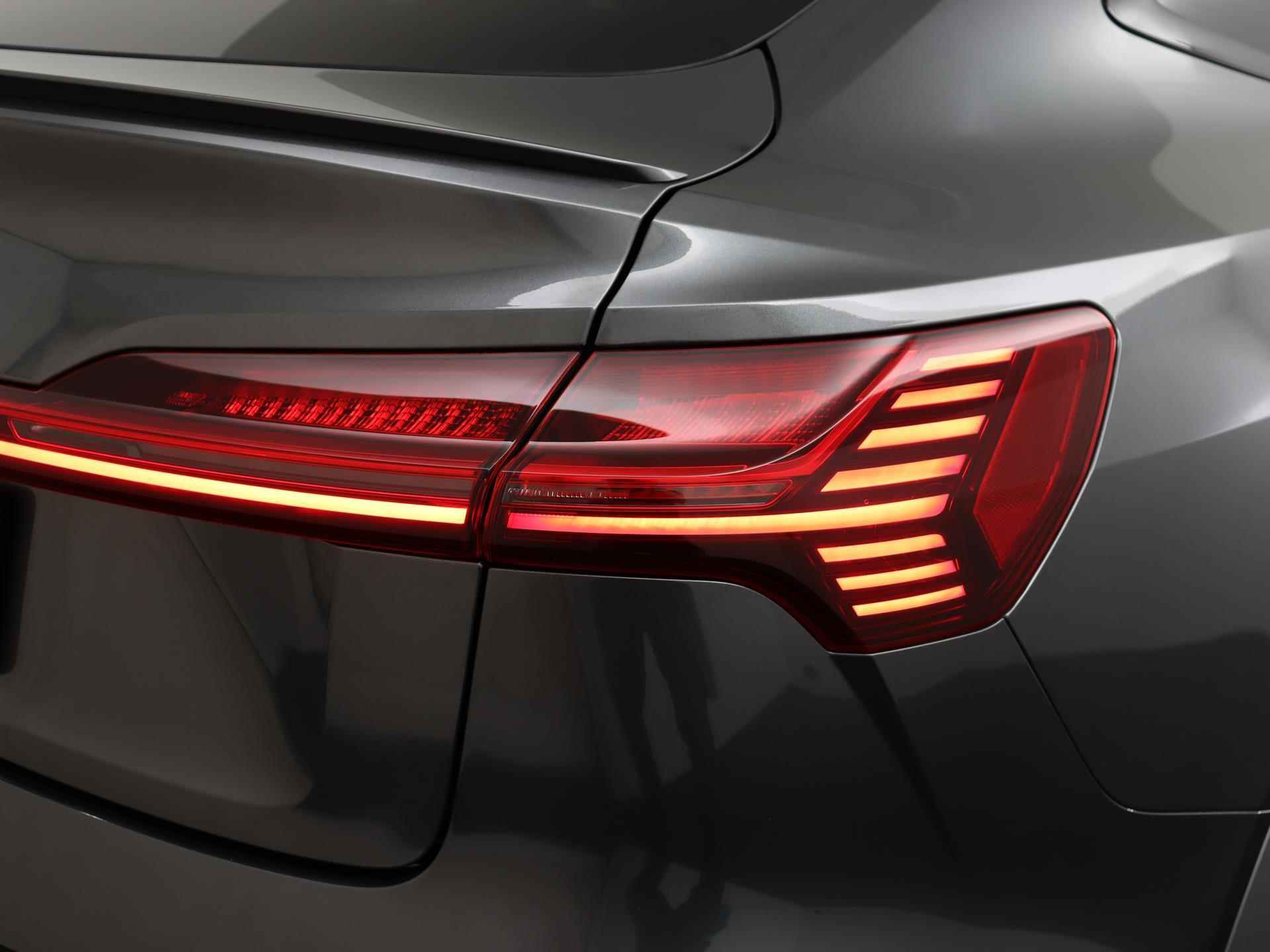 Audi e-tron Sportback S 503PK quattro | S-Sportstoelen | Pano.dak | B&O | Stoelverwarming V+A | 21' velgen | Top view camera | Head-up | Carbon | Verlengde fabrieksgarantie* - 13/64