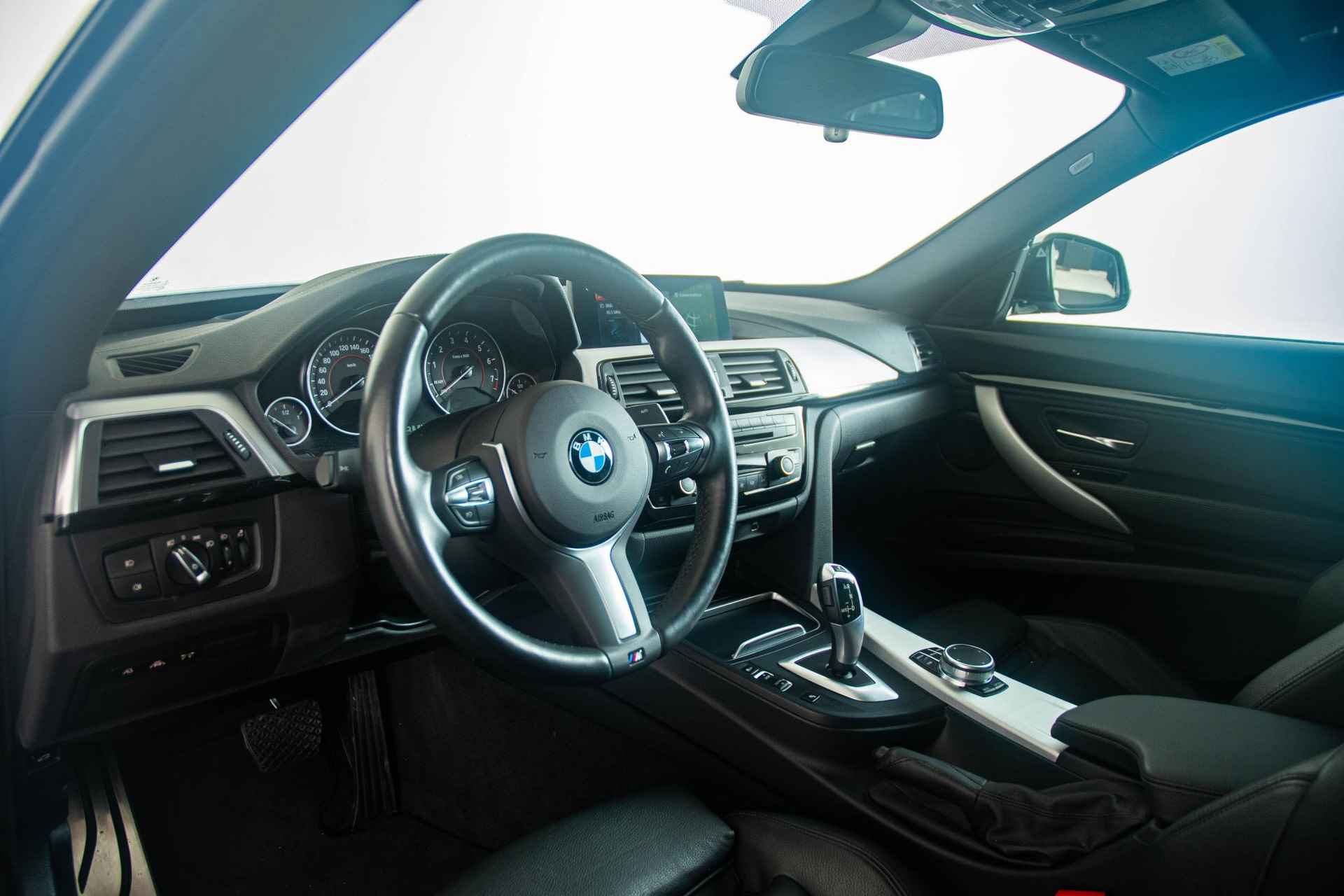 BMW 3-serie Gran Turismo 320i High Executive Edition M Sportpakket - Panoramadak - Driving en Park assistant - Achteruitrijcamera - Head-up Display - HIFI System - Stoelverwarming - 10/42