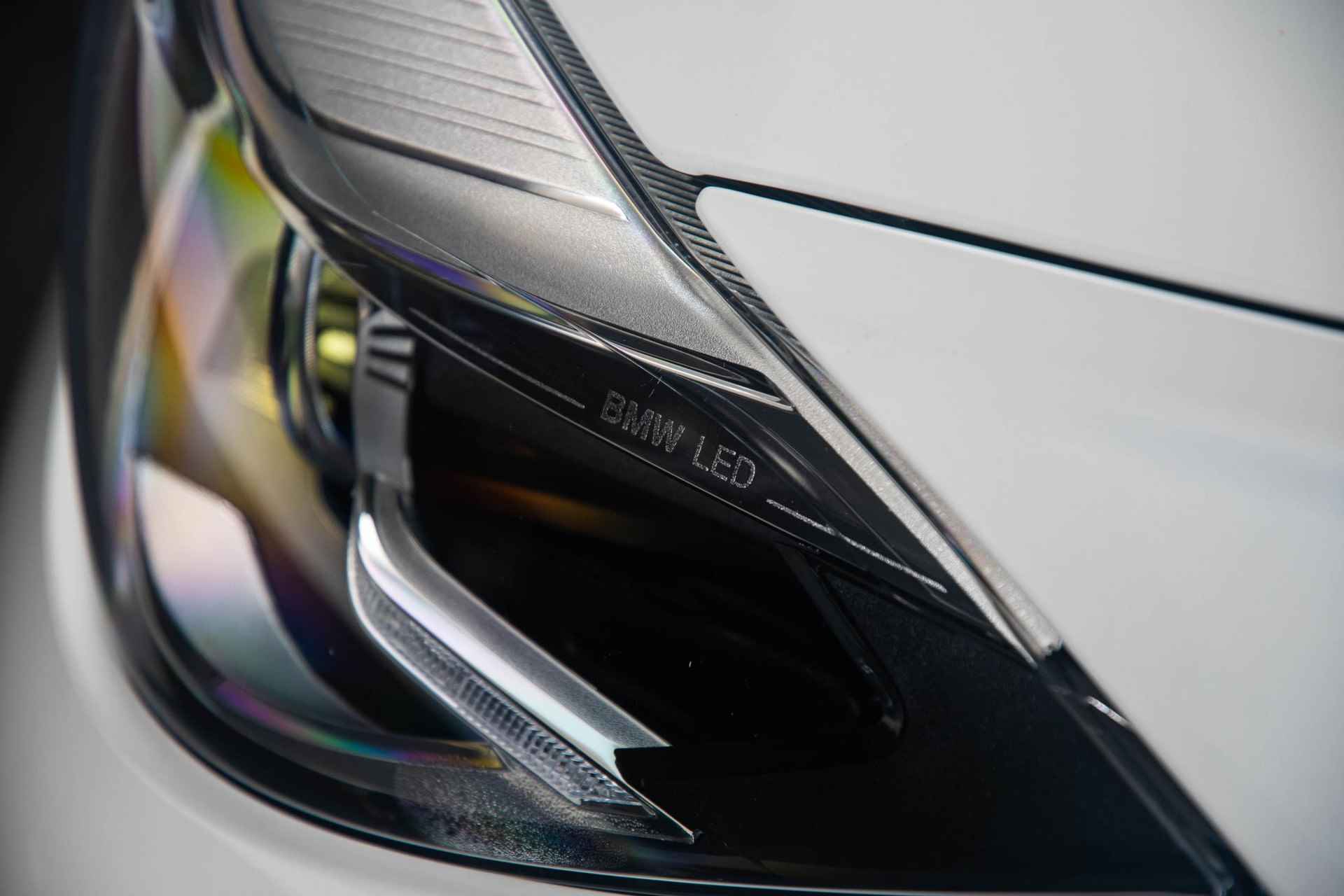 BMW 3-serie Gran Turismo 320i High Executive Edition M Sportpakket - Panoramadak - Driving en Park assistant - Achteruitrijcamera - Head-up Display - HIFI System - Stoelverwarming - 20/42