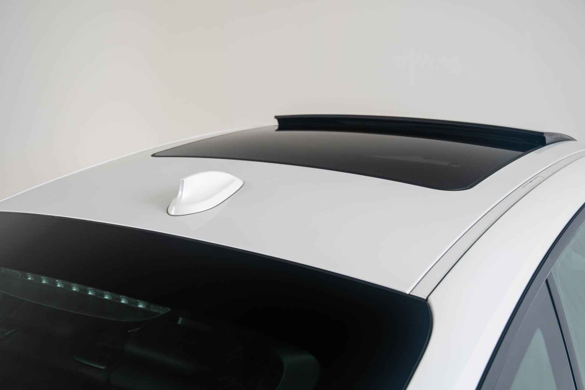 BMW 3-serie Gran Turismo 320i High Executive Edition M Sportpakket - Panoramadak - Driving en Park assistant - Achteruitrijcamera - Head-up Display - HIFI System - Stoelverwarming - 22/42