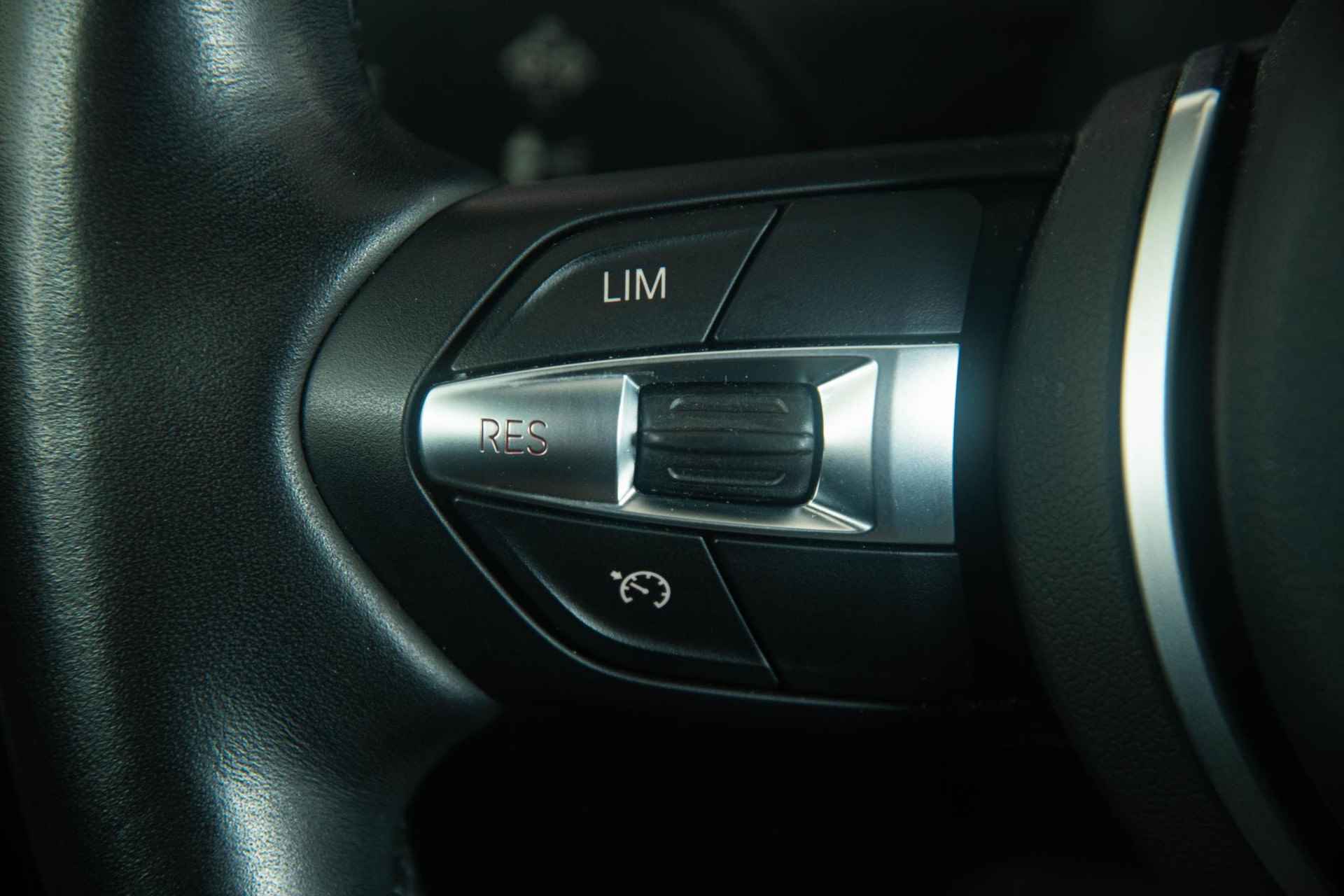 BMW 3-serie Gran Turismo 320i High Executive Edition M Sportpakket - Panoramadak - Driving en Park assistant - Achteruitrijcamera - Head-up Display - HIFI System - Stoelverwarming - 28/42
