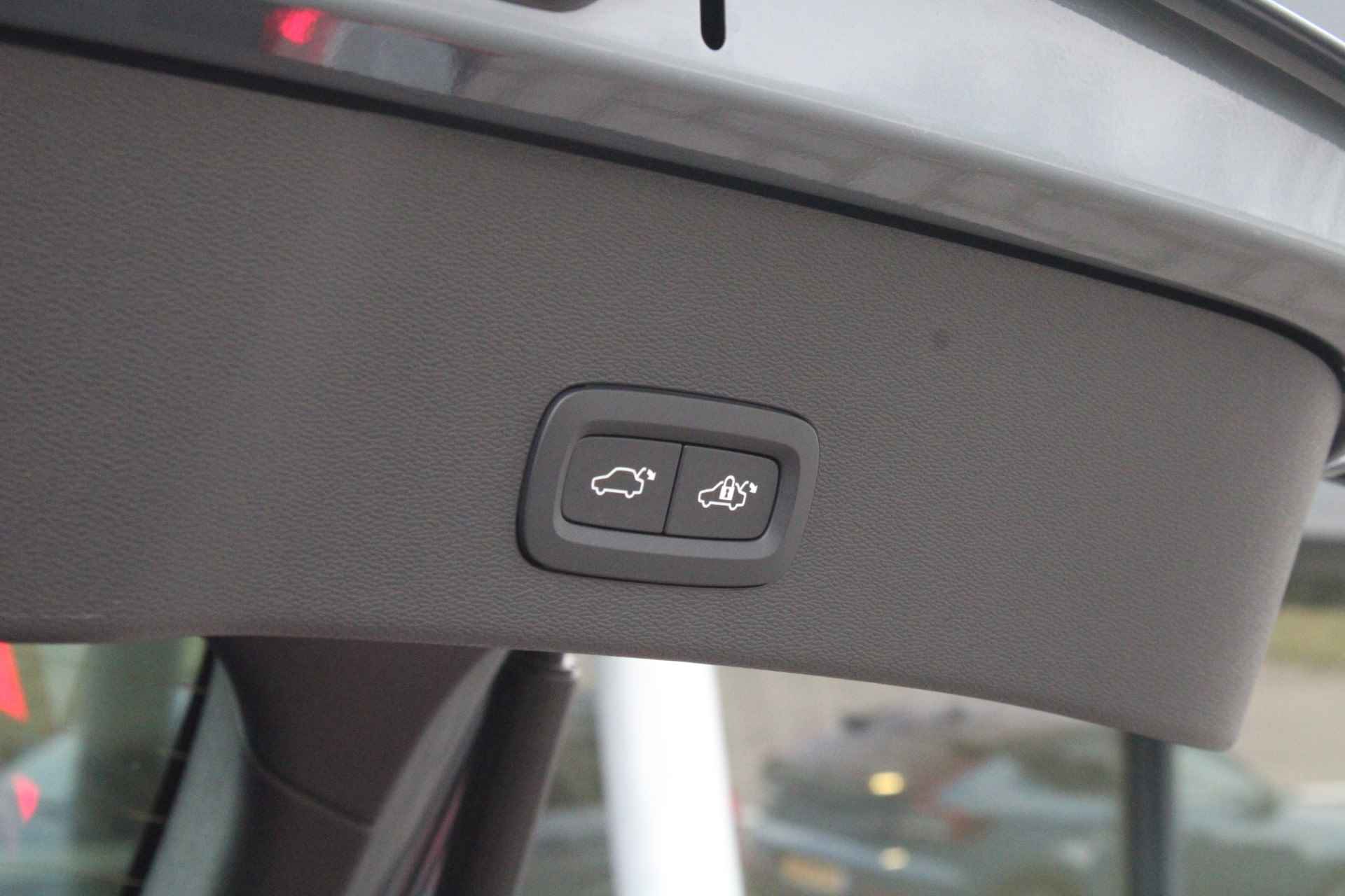 Volvo C40 Recharge Plus | Warmtepomp | Panoramadak | Adaptive Cruise | Camera | Leder-Alcantara | Keyless | Stoel + Stuurverwarming | Veil - 12/40