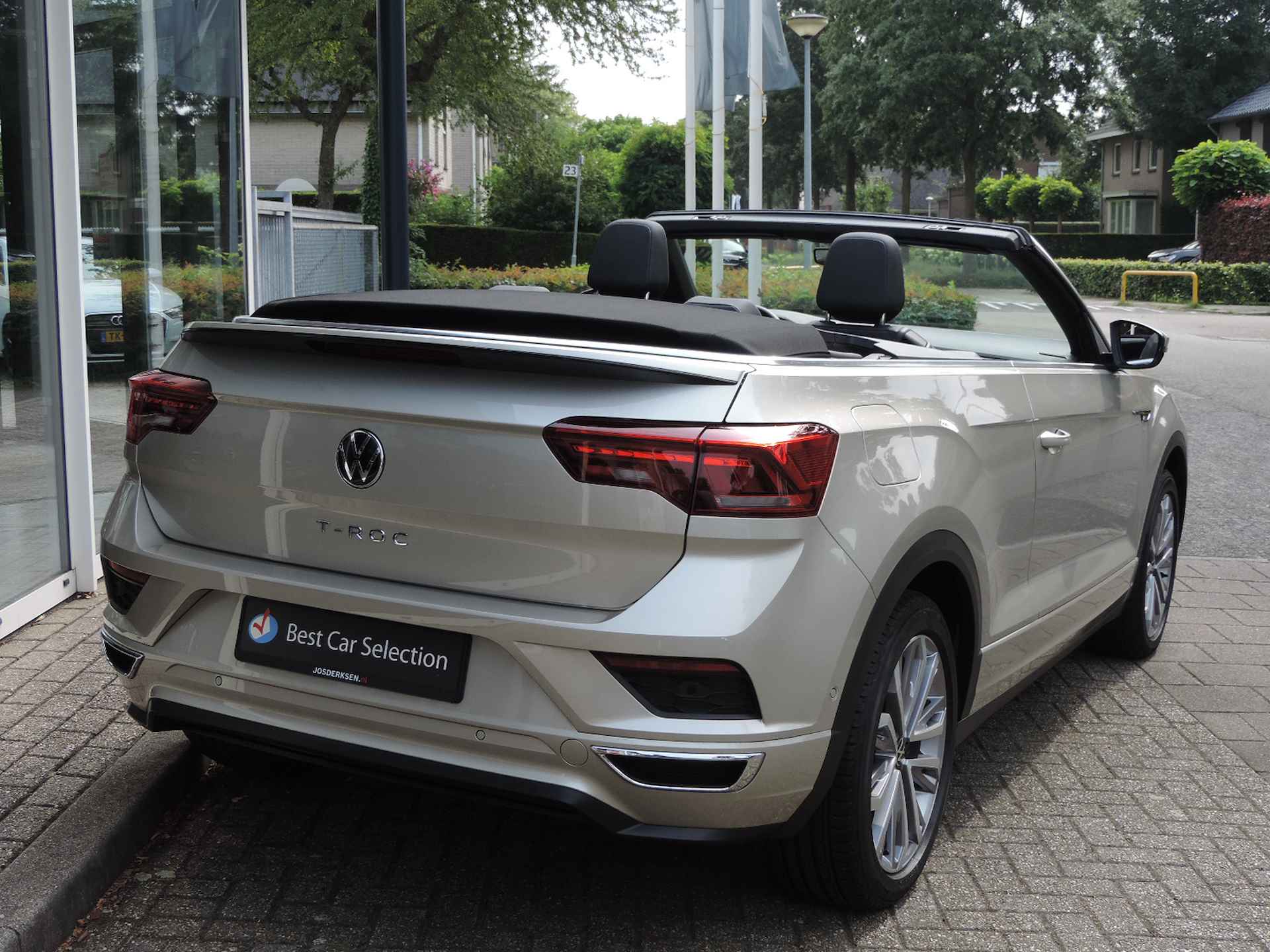 Volkswagen T-Roc Cabrio 1.5 TSI R-Line - ACC | Carplay | Nav | Camera | Blindspot | Parkeerass. | Trekh. afn. - 6/42