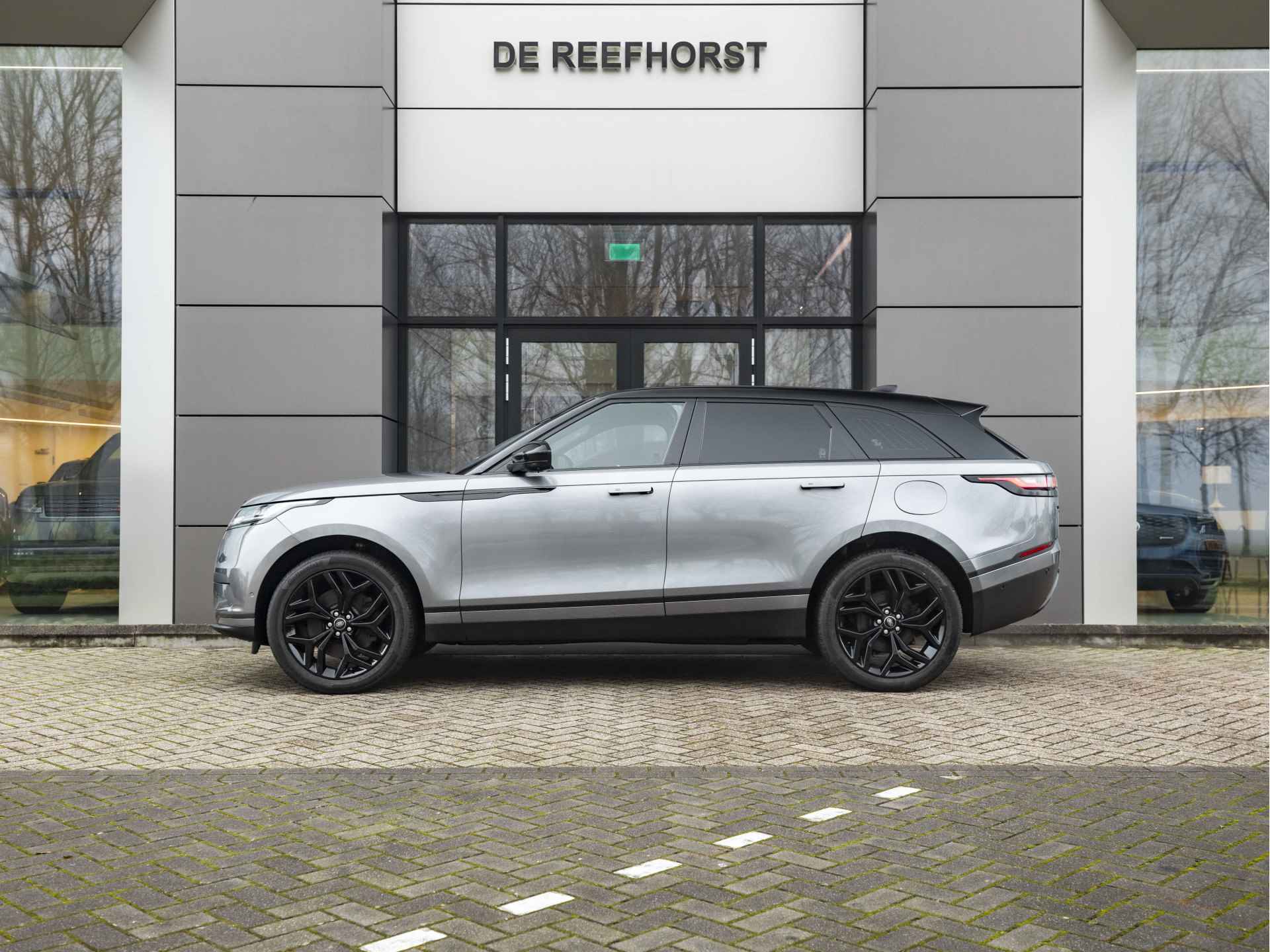 Land Rover Range Rover Velar P400e | 21 Inch Gloss Black | Black Pack | Black Contrast Roof - 2/54