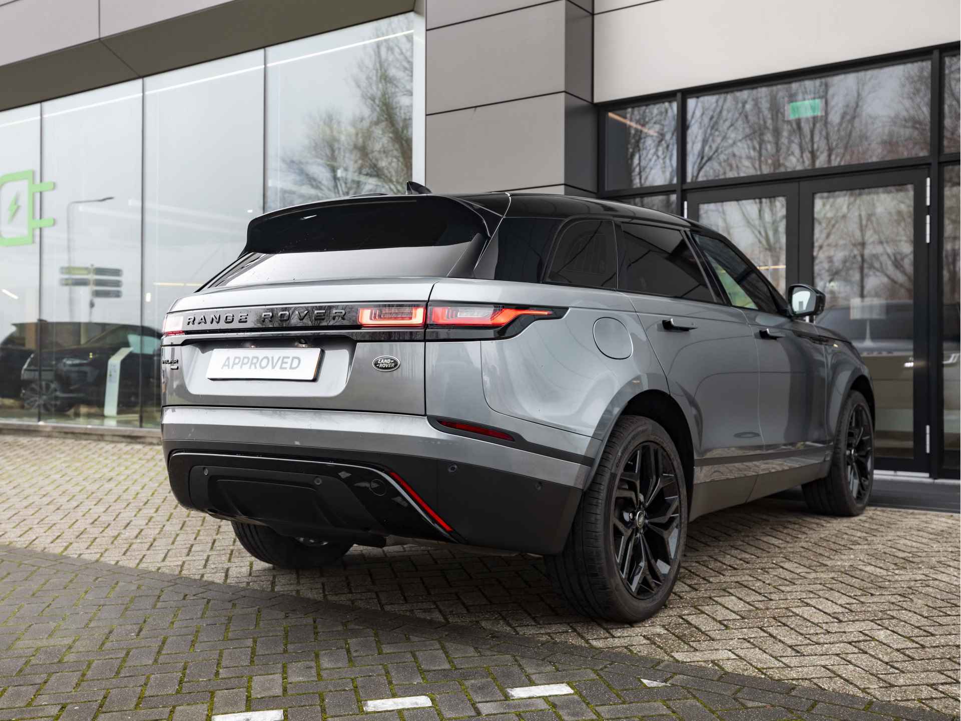 Land Rover Range Rover Velar P400e | 21 Inch Gloss Black | Black Pack | Black Contrast Roof - 3/54