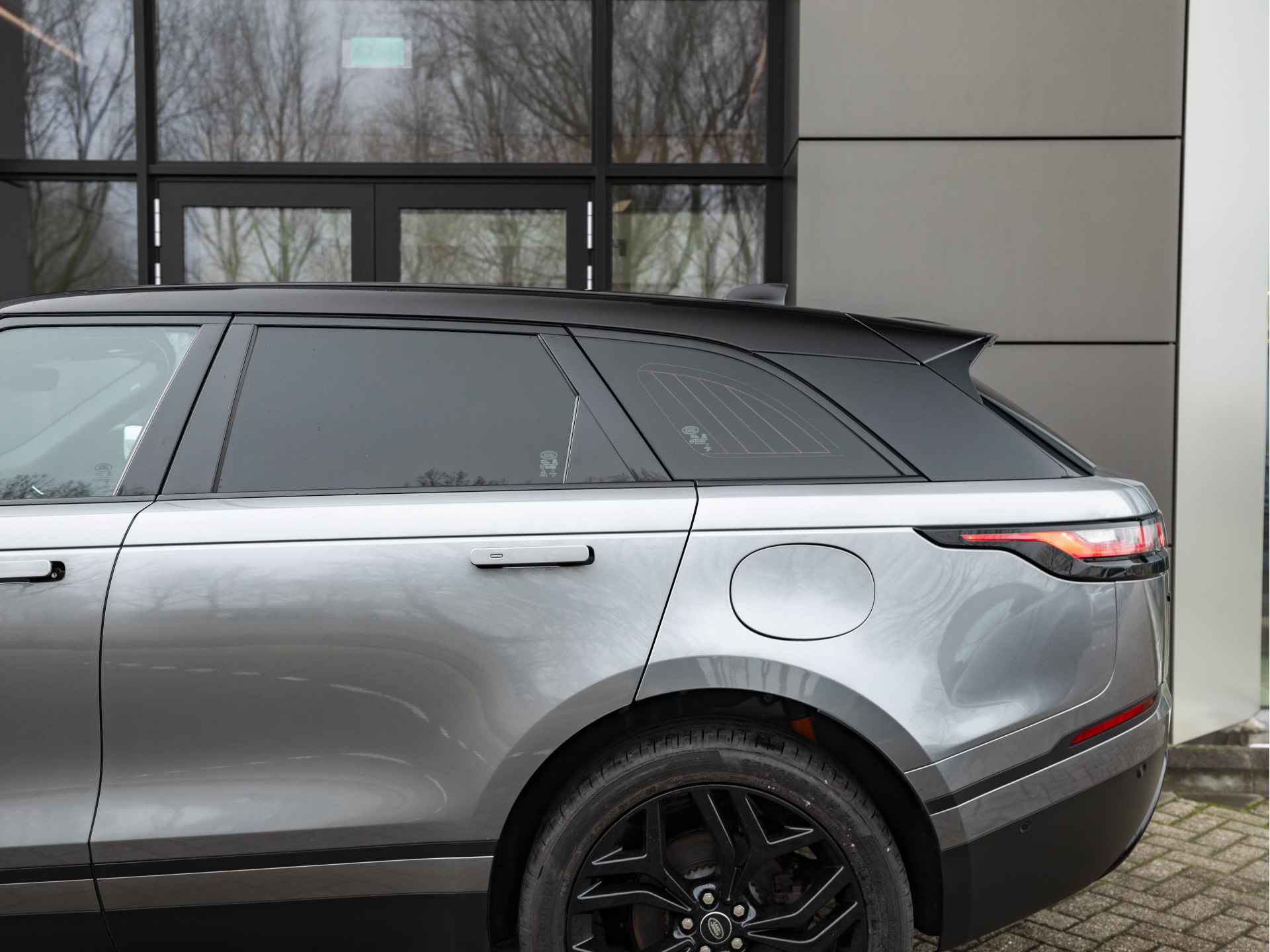 Land Rover Range Rover Velar P400e | 21 Inch Gloss Black | Black Pack | Black Contrast Roof - 26/54