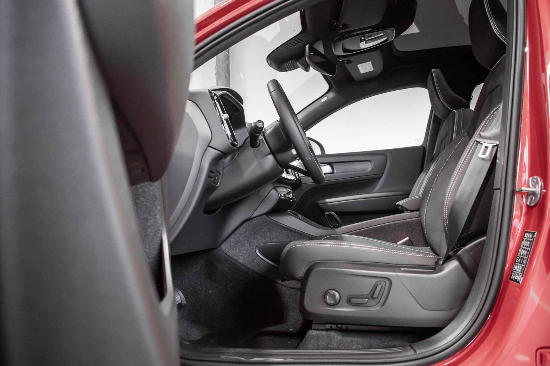 Volvo C40 Single Motor Extended Range Ultimate 82 kWh | 20" Lichtmetalen Wielen | Extra Getint Glas | Harman Kardon Premium Audio | Elektrisch Verstelbare Voorstoelen | 360° Camera | Panoramadak - 14/33