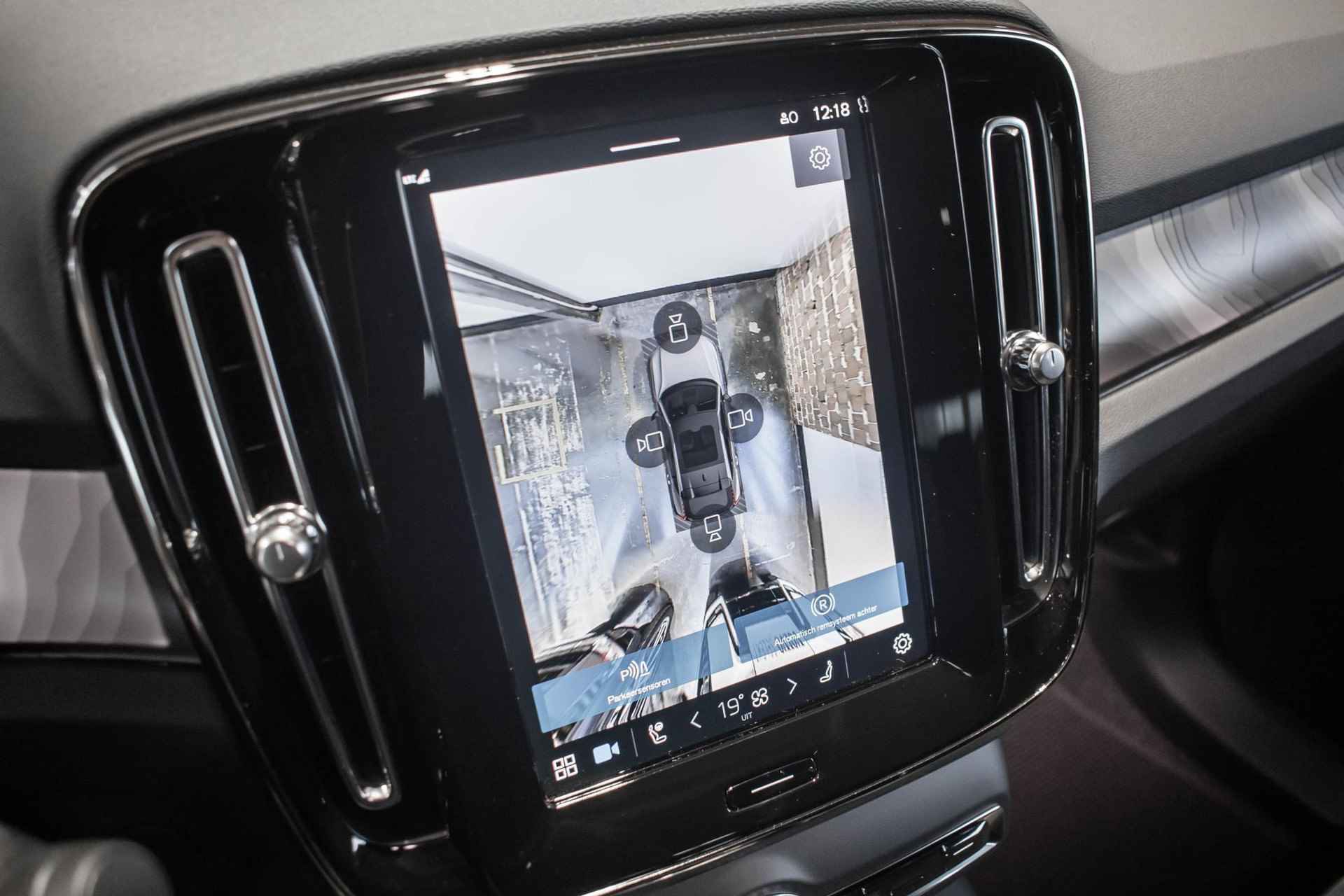 Volvo C40 Single Motor Extended Range Ultimate 82 kWh | 20" Lichtmetalen Wielen | Extra Getint Glas | Harman Kardon Premium Audio | Elektrisch Verstelbare Voorstoelen | 360° Camera | Panoramadak - 19/33