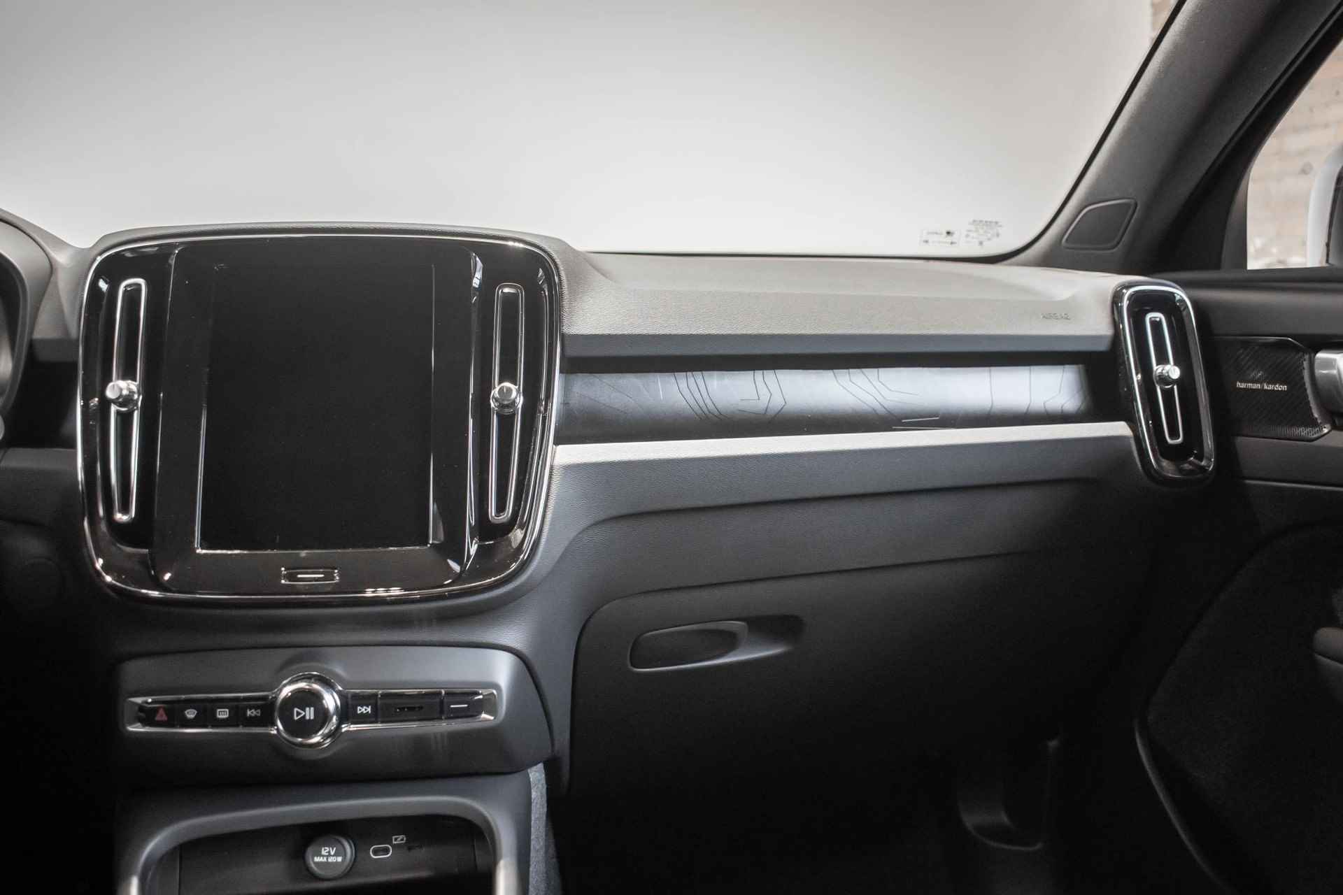 Volvo C40 Single Motor Extended Range Ultimate 82 kWh | 20" Lichtmetalen Wielen | Extra Getint Glas | Harman Kardon Premium Audio | Elektrisch Verstelbare Voorstoelen | 360° Camera | Panoramadak - 22/33